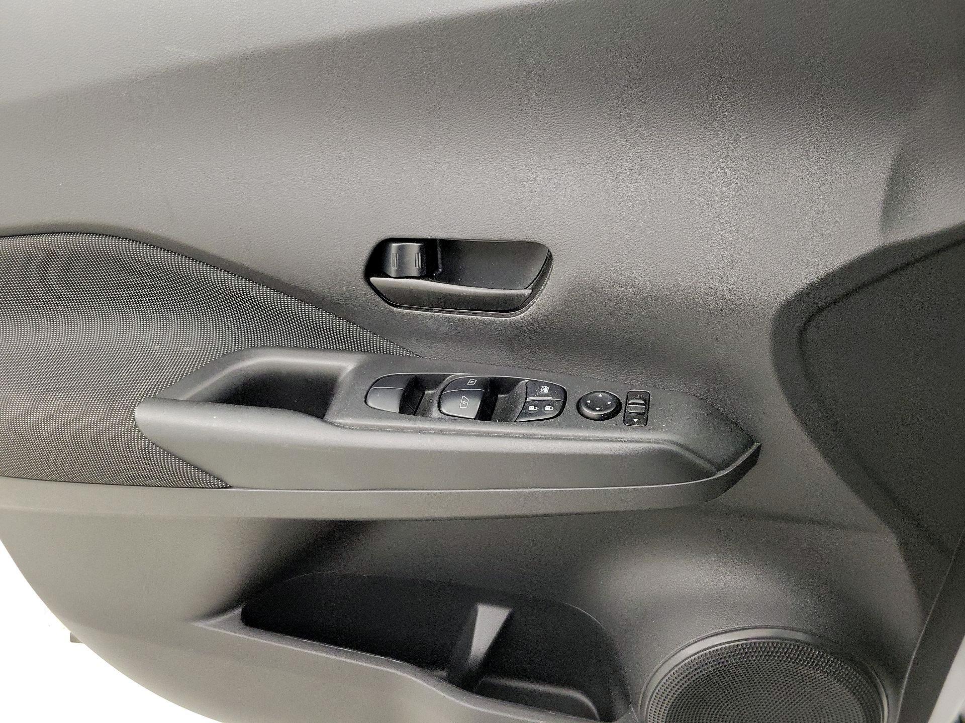 Thumbnail: 2019 Nissan Kicks - 12