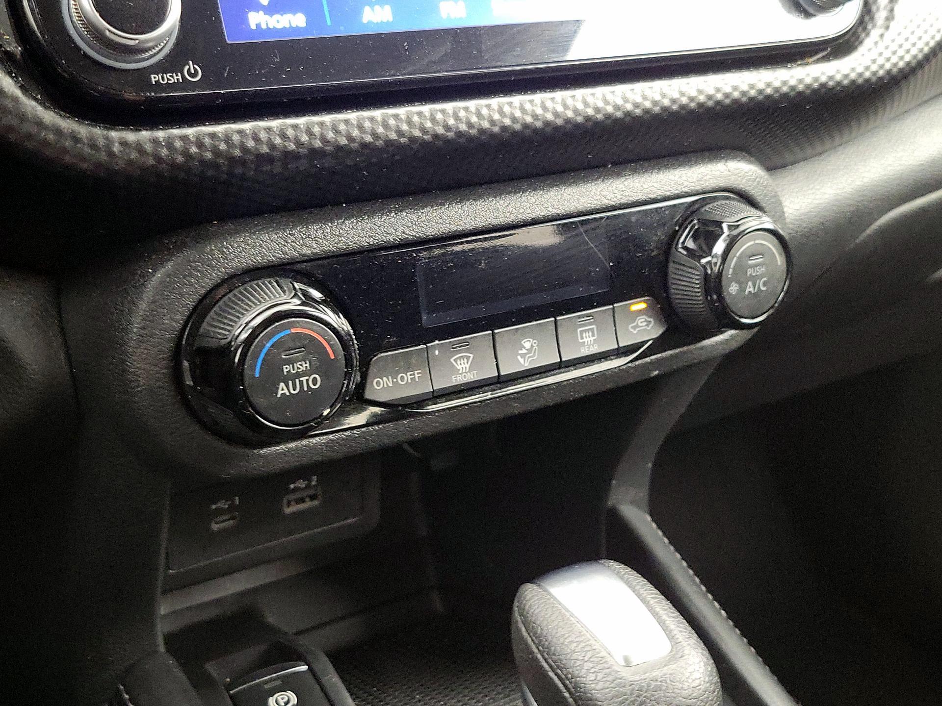 Thumbnail: 2021 Nissan Kicks - 16