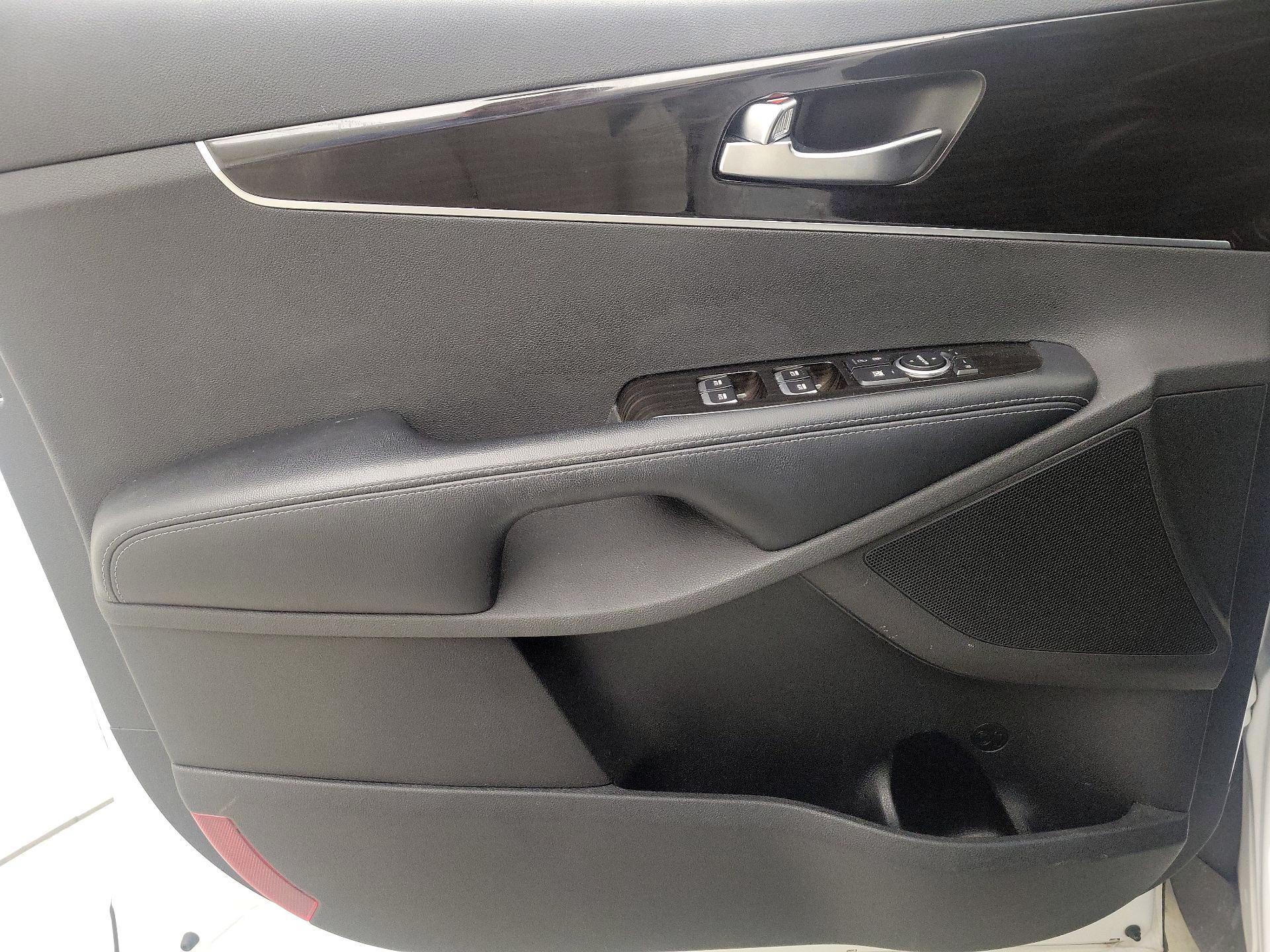 Thumbnail: 2020 Kia Sorento - 12