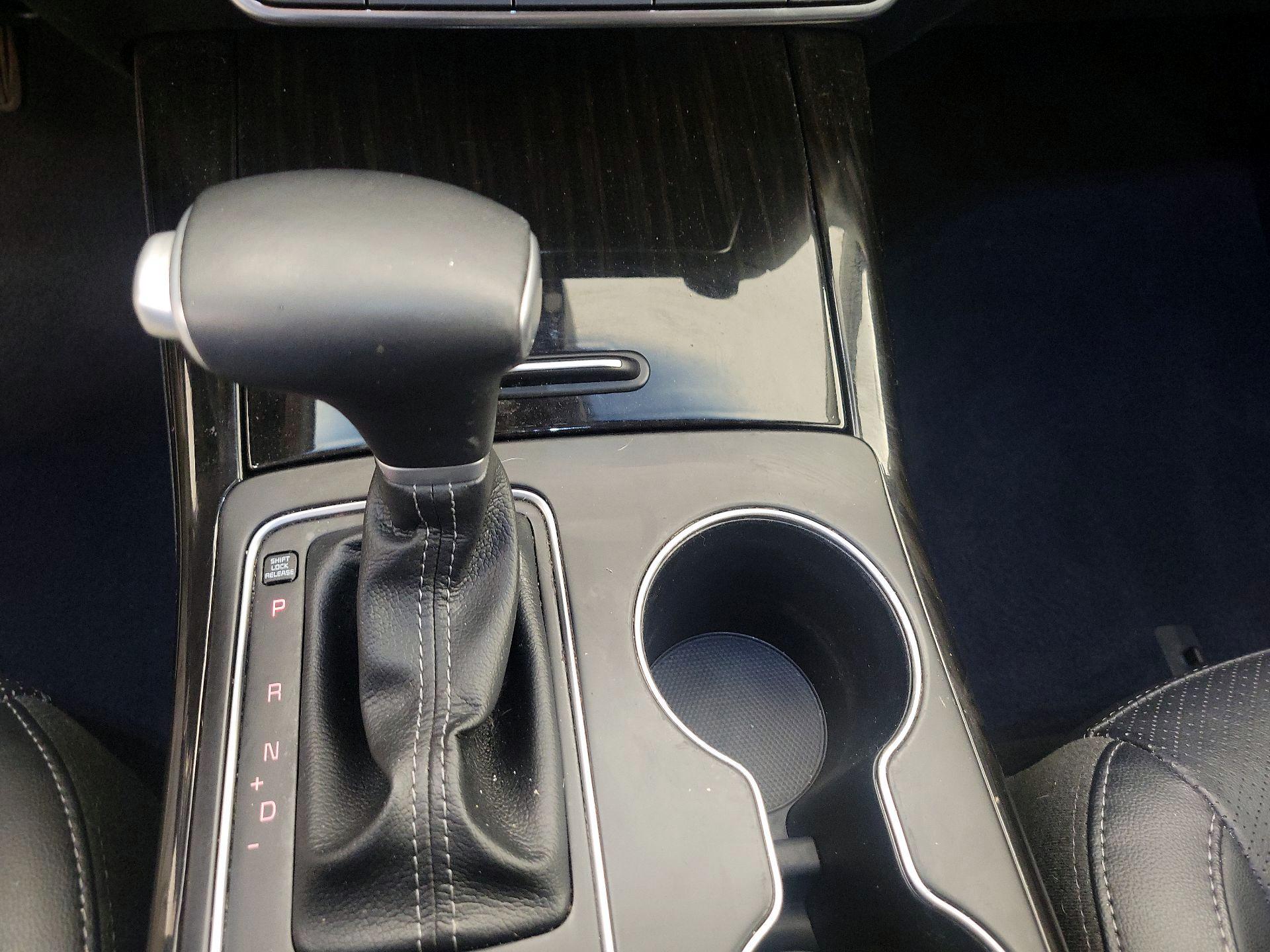 Thumbnail: 2020 Kia Sorento - 17