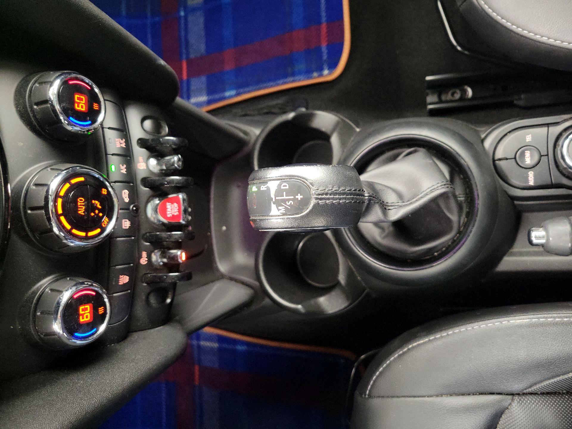 Thumbnail: 2018 MINI Cooper Hardtop - 17