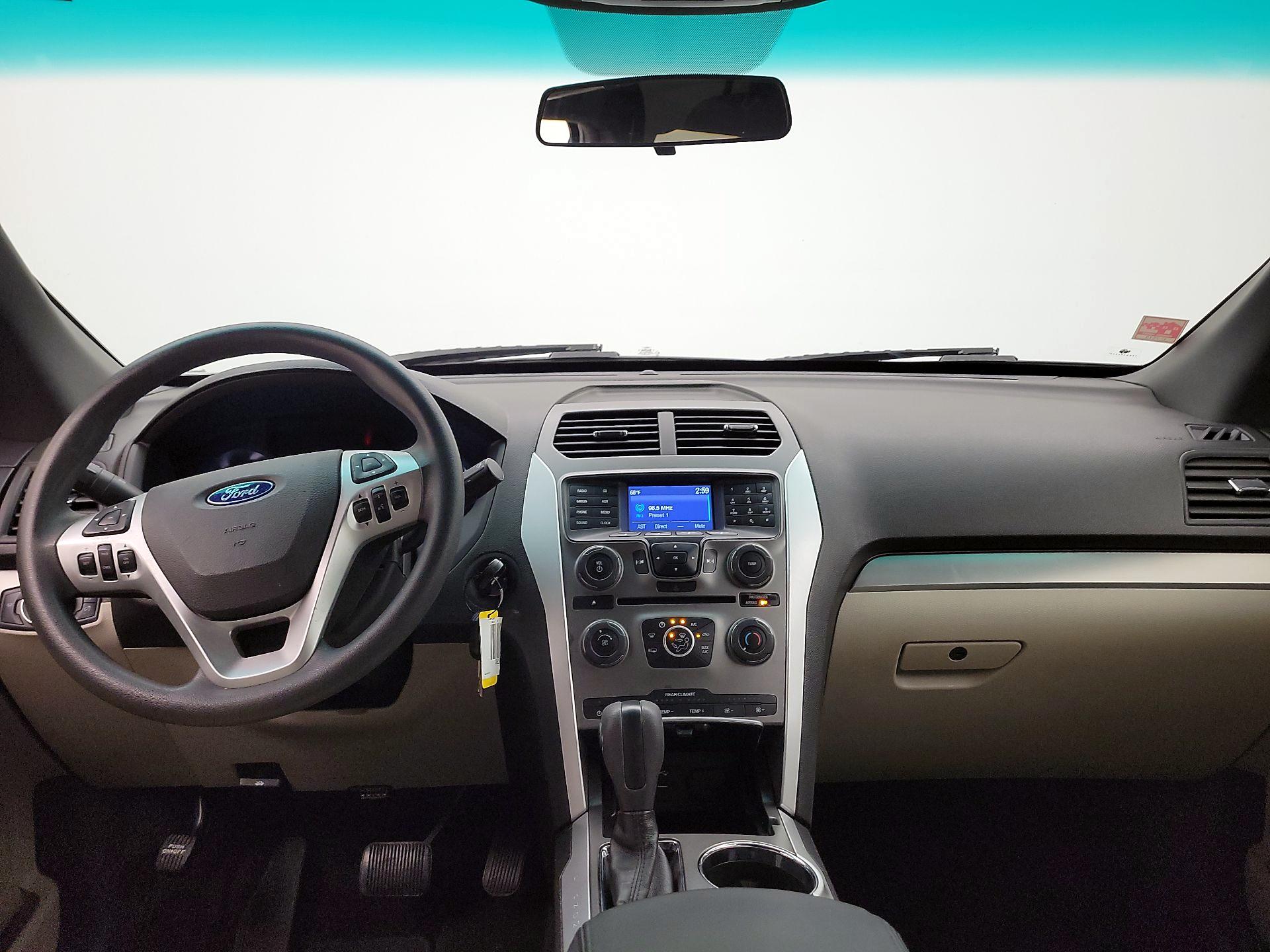 Thumbnail: 2015 Ford Explorer - 9