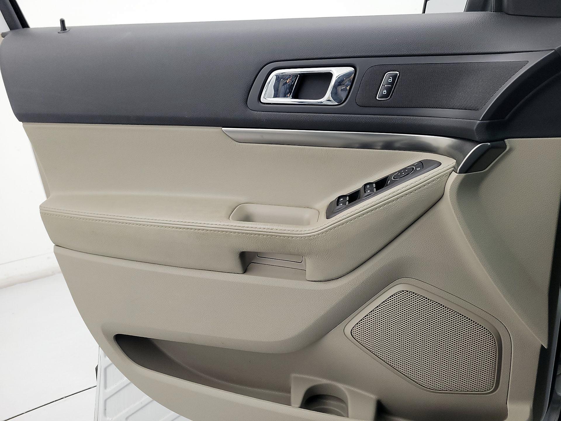 Thumbnail: 2015 Ford Explorer - 12