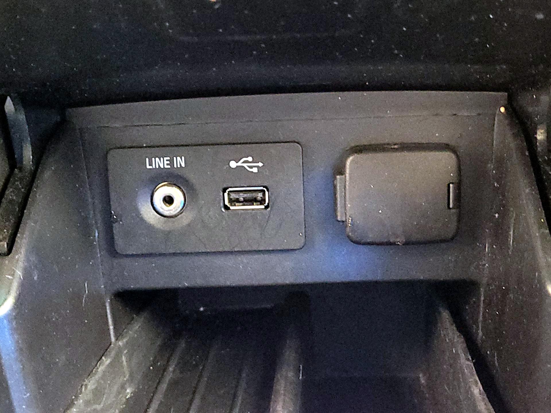 Thumbnail: 2015 Ford Explorer - 17