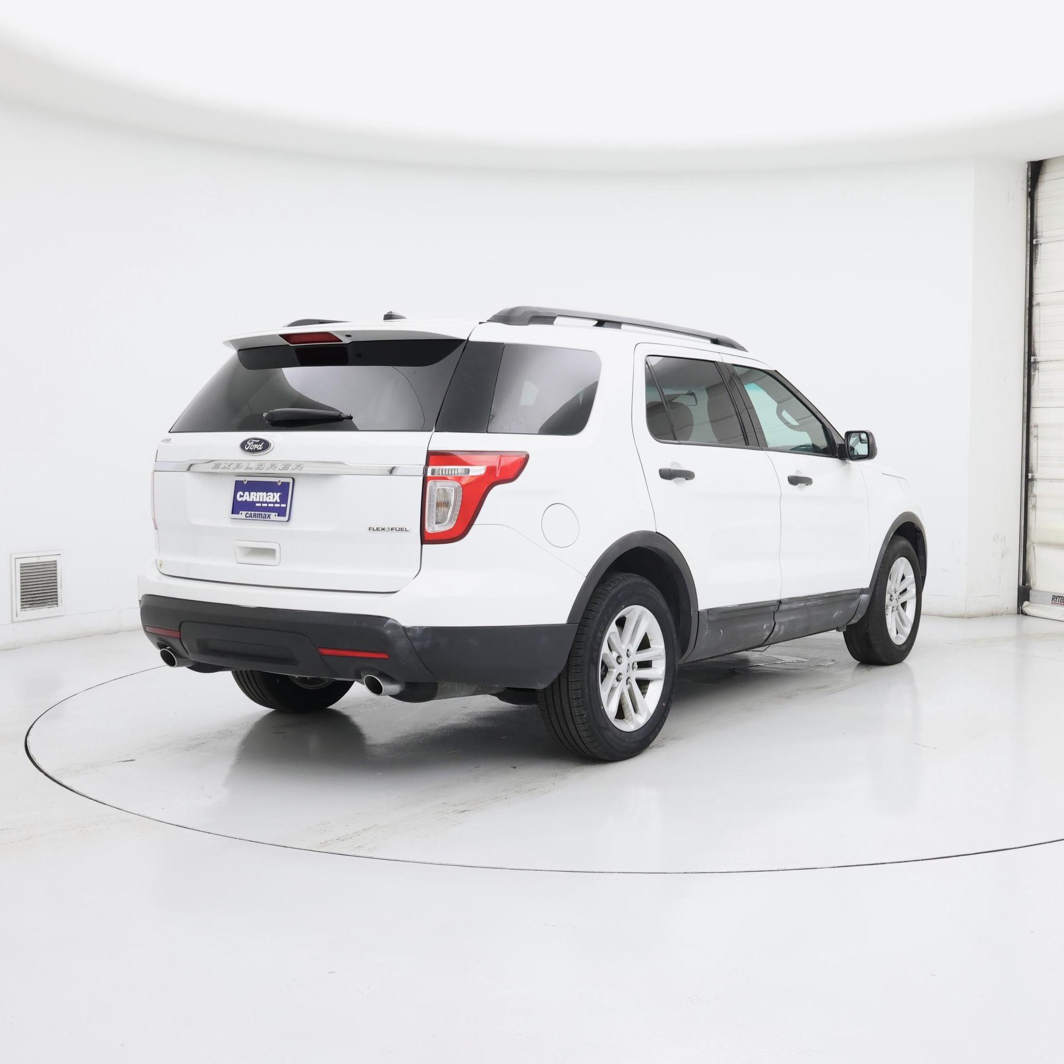 Thumbnail: 2015 Ford Explorer - 8