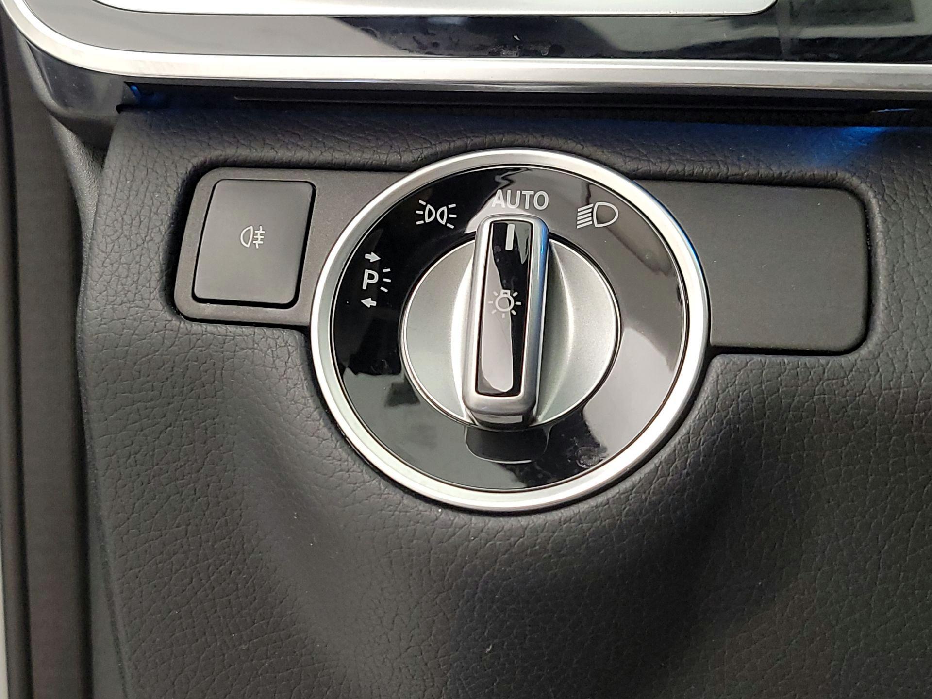 Thumbnail: 2015 Mercedes-Benz E-Class - 13