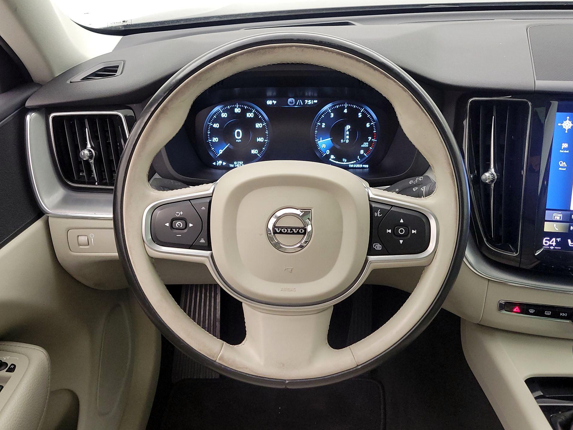 Thumbnail: 2018 Volvo XC60 - 10