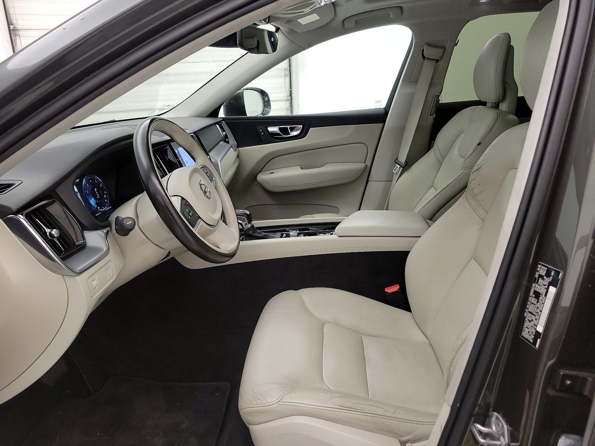 Thumbnail: 2018 Volvo XC60 - 11