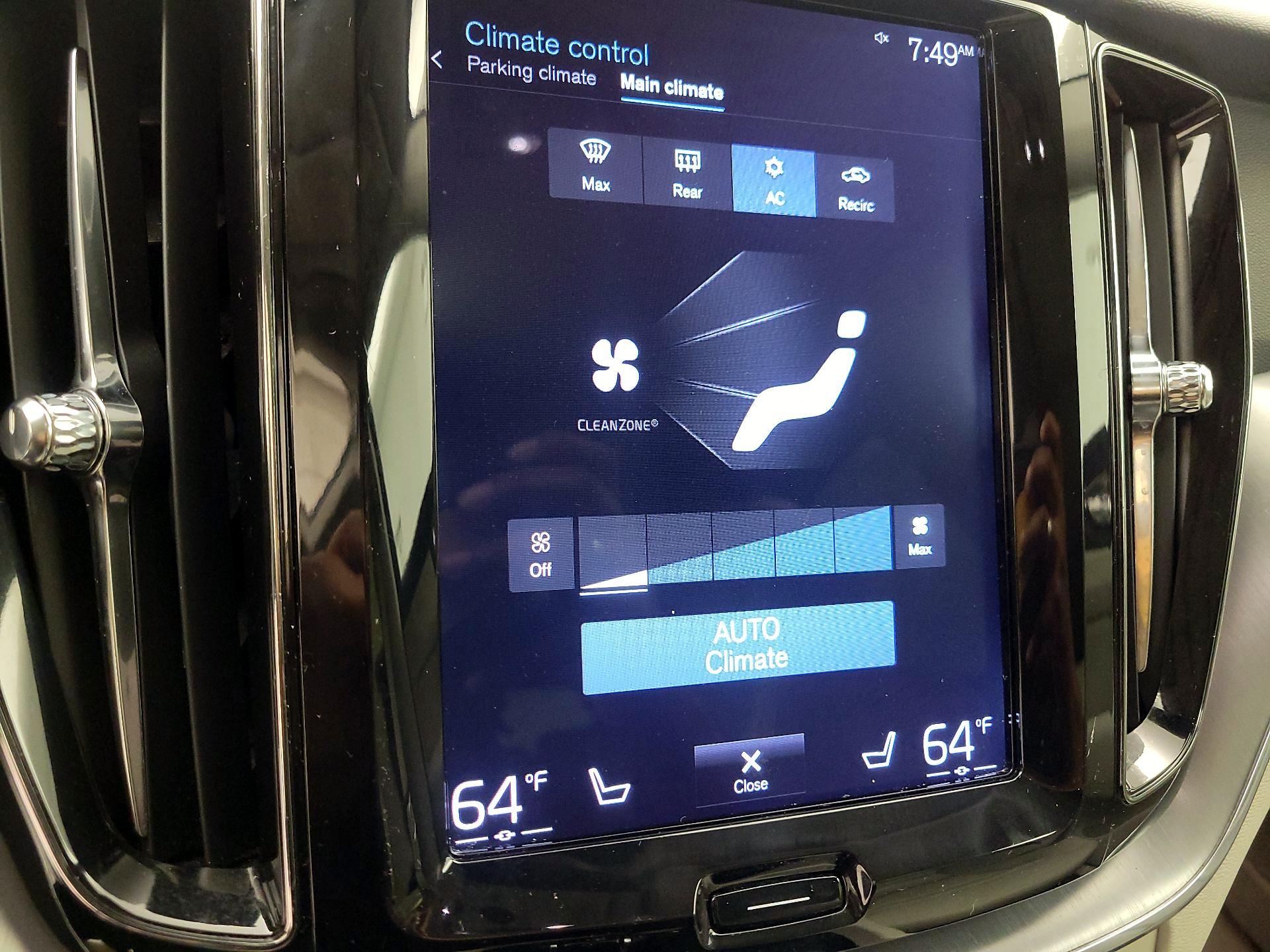 Thumbnail: 2018 Volvo XC60 - 17