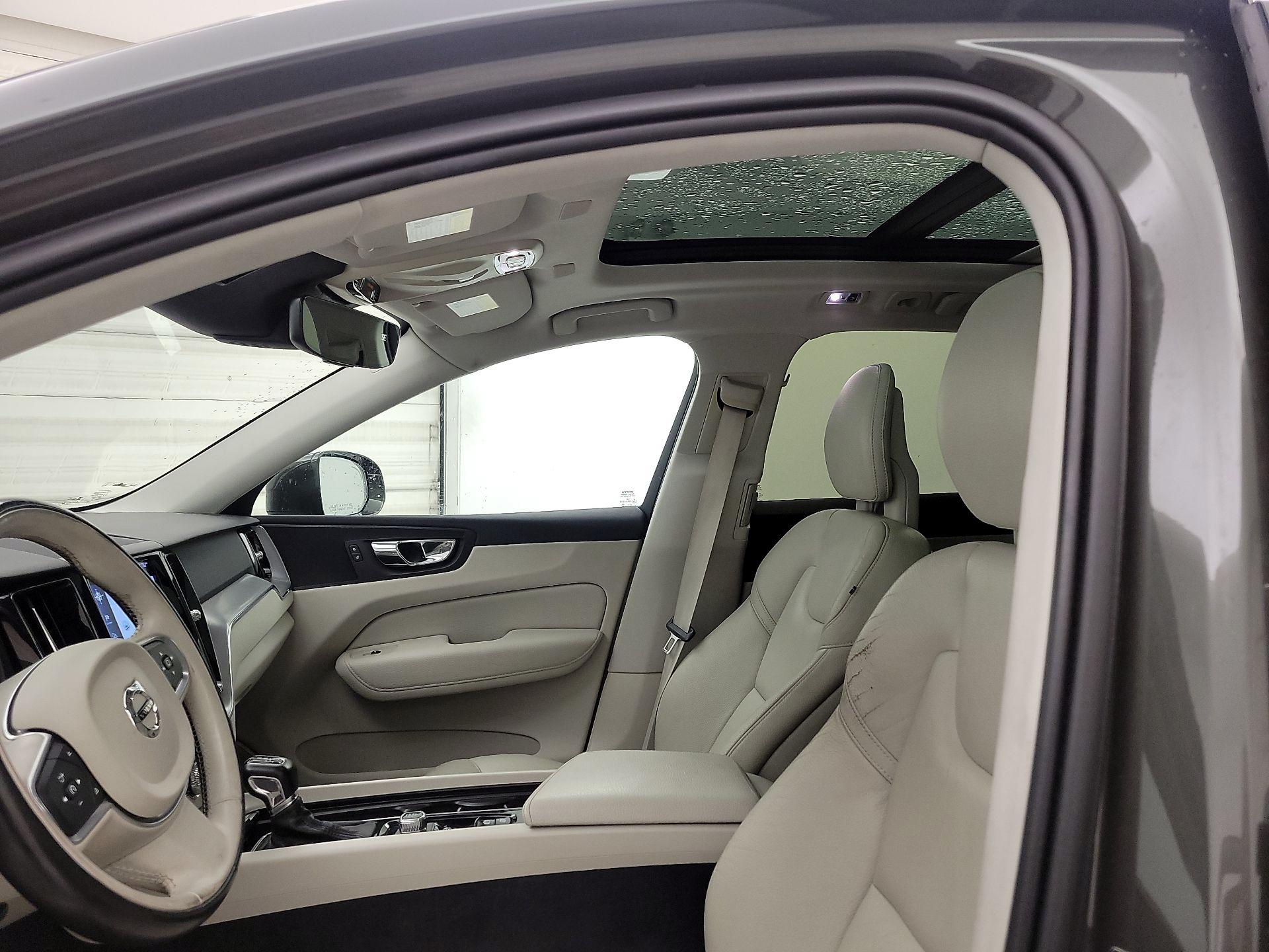 Thumbnail: 2018 Volvo XC60 - 20