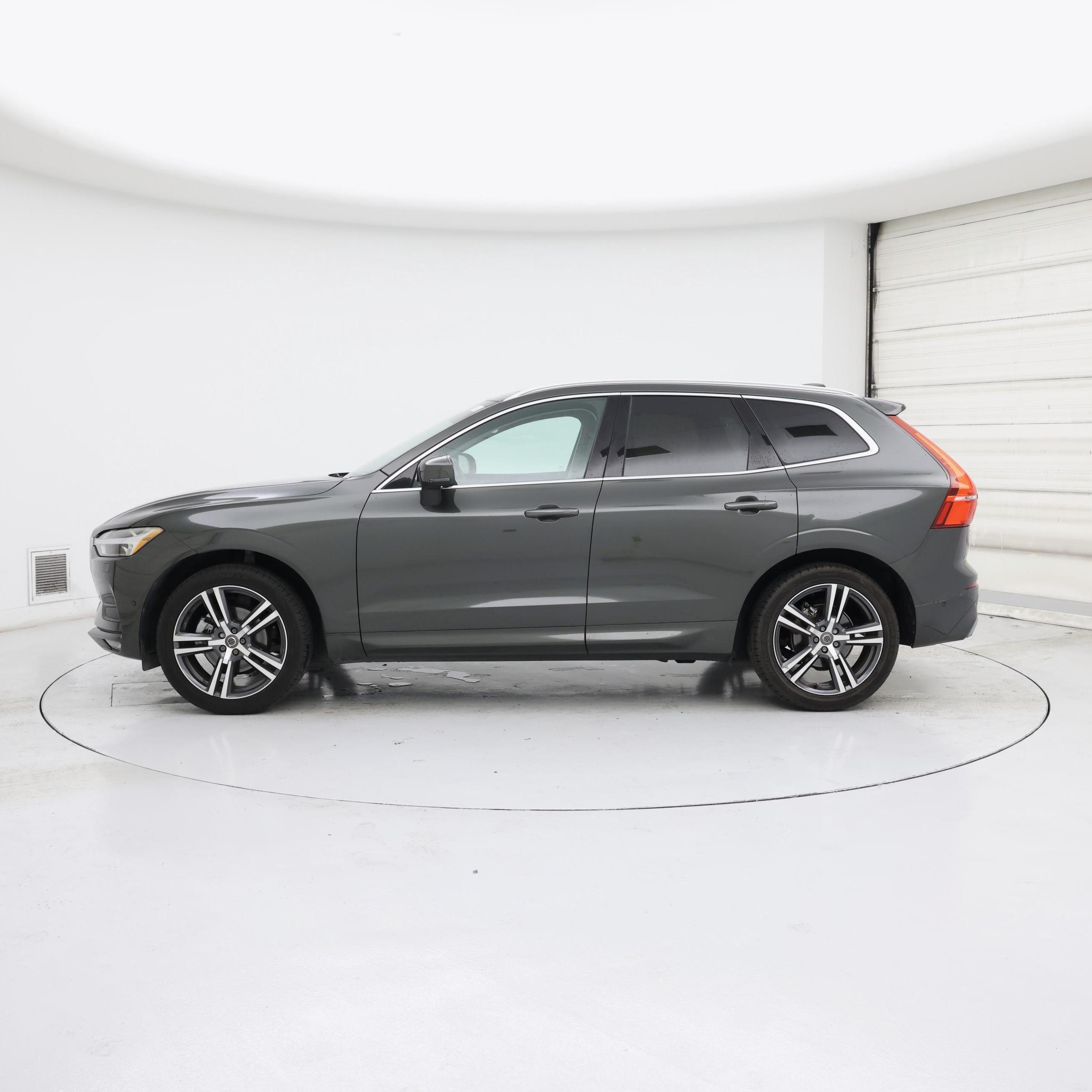 Thumbnail: 2018 Volvo XC60 - 3