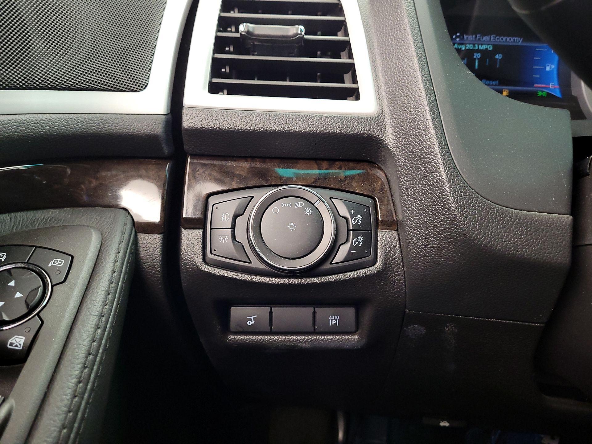 Thumbnail: 2015 Ford Explorer - 13