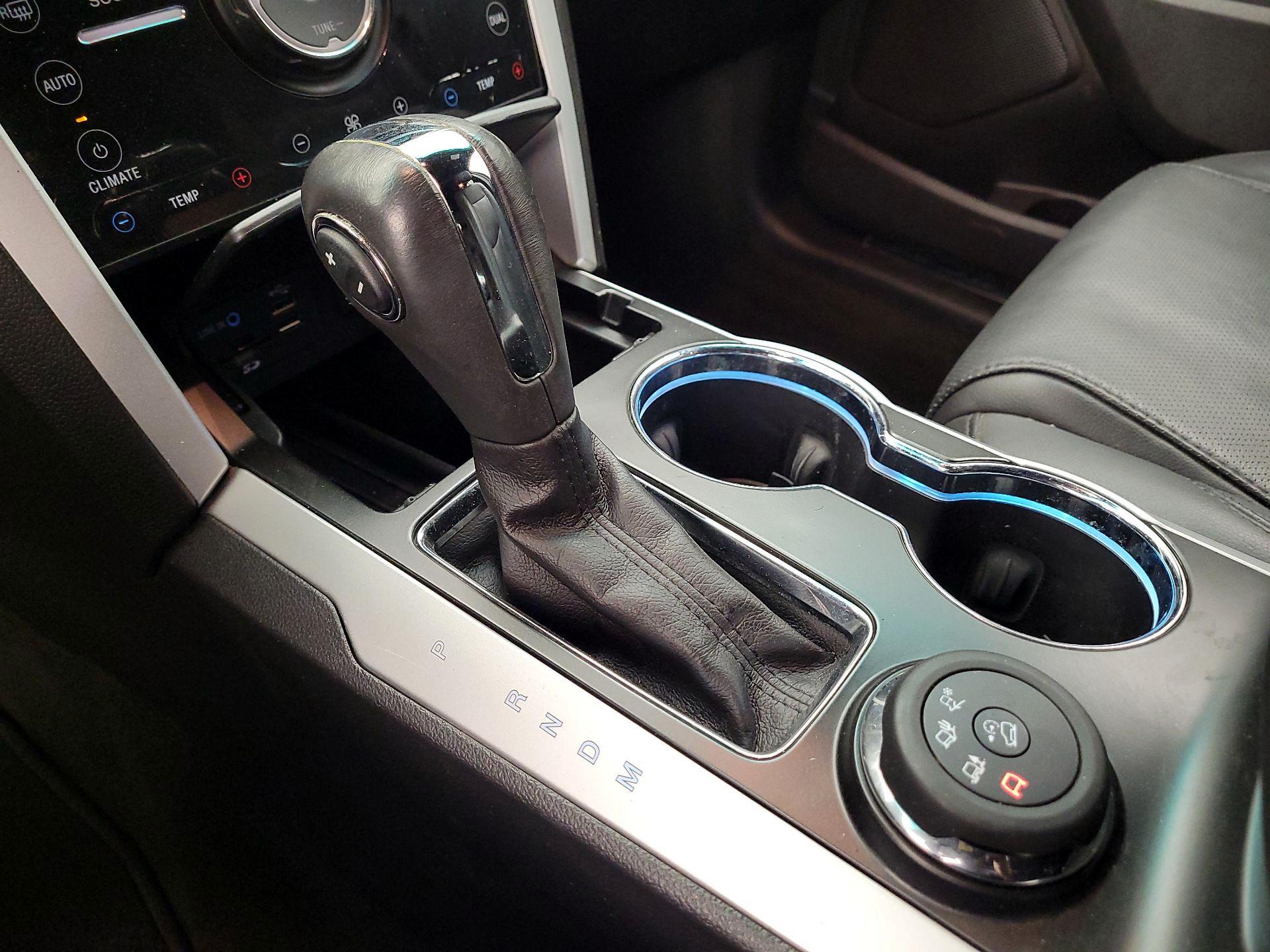 Thumbnail: 2015 Ford Explorer - 17