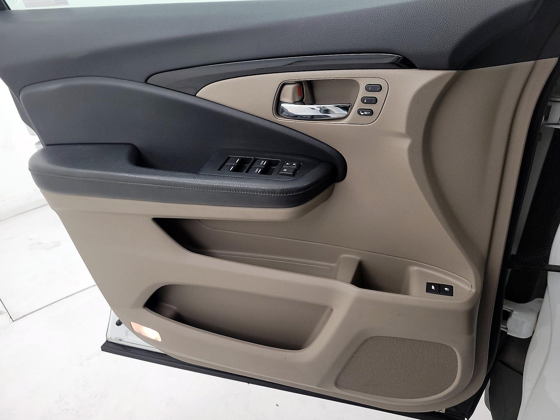 Thumbnail: 2020 Honda Pilot - 10