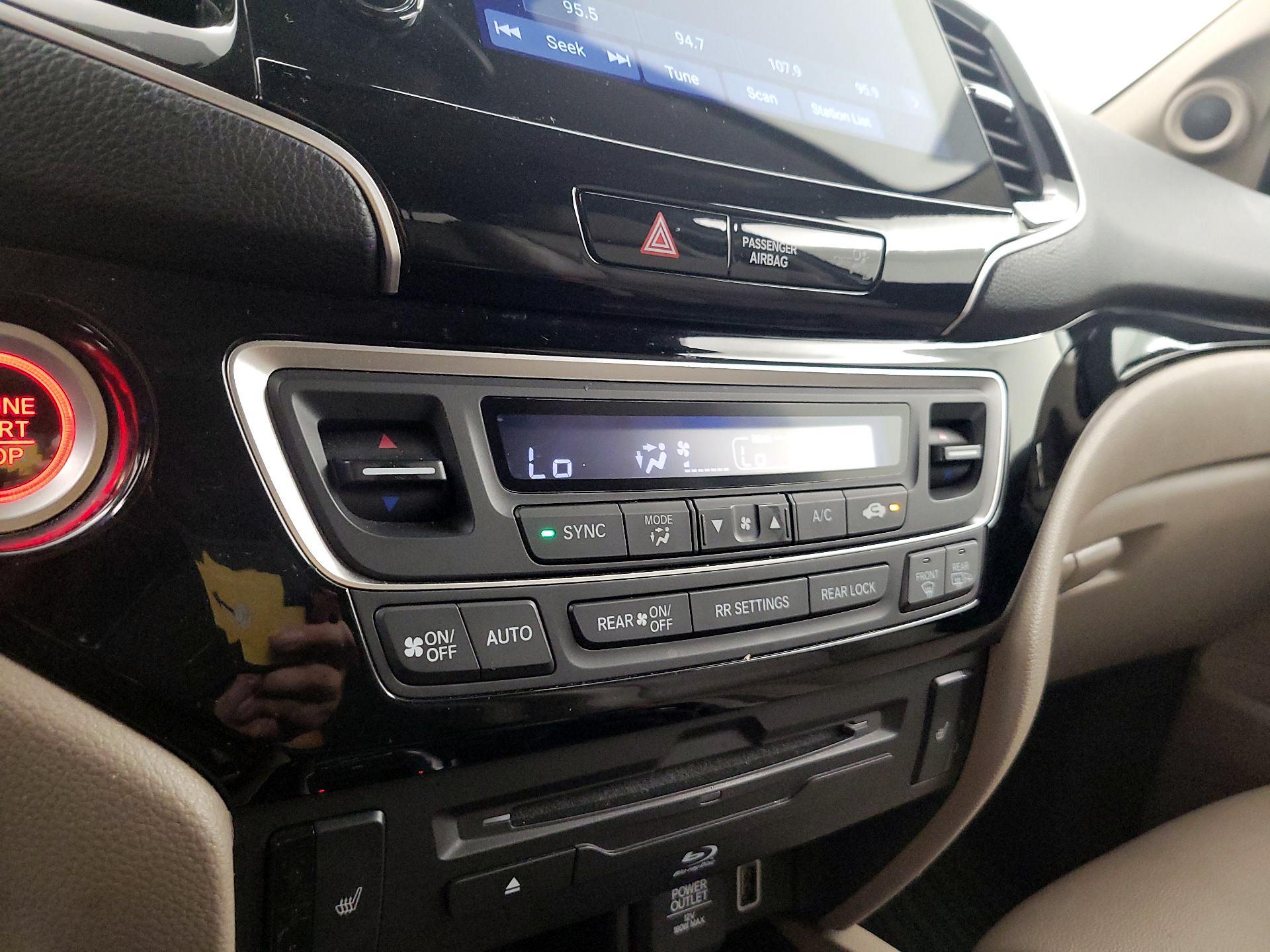 Thumbnail: 2020 Honda Pilot - 15