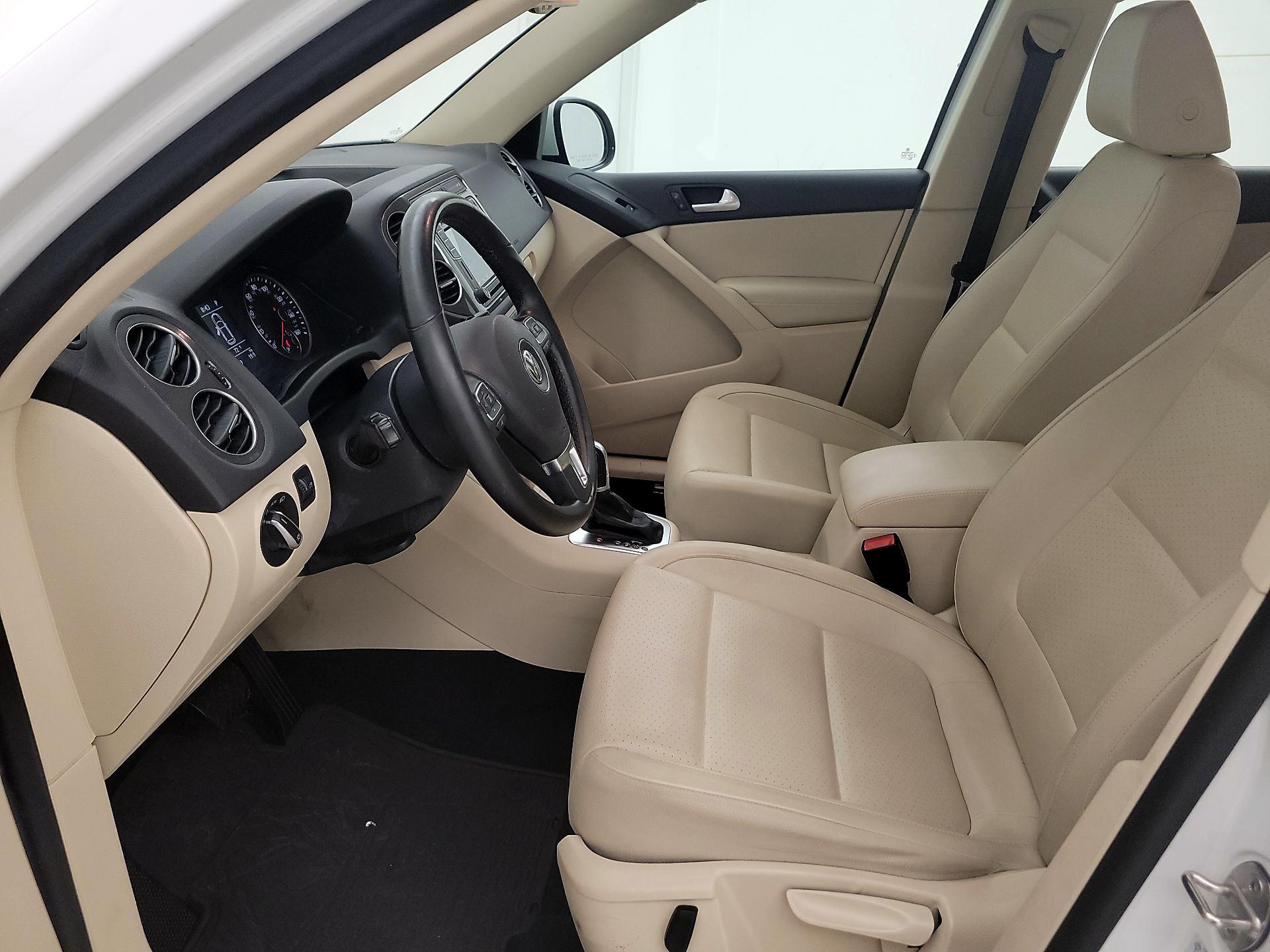 Thumbnail: 2017 Volkswagen Tiguan - 9