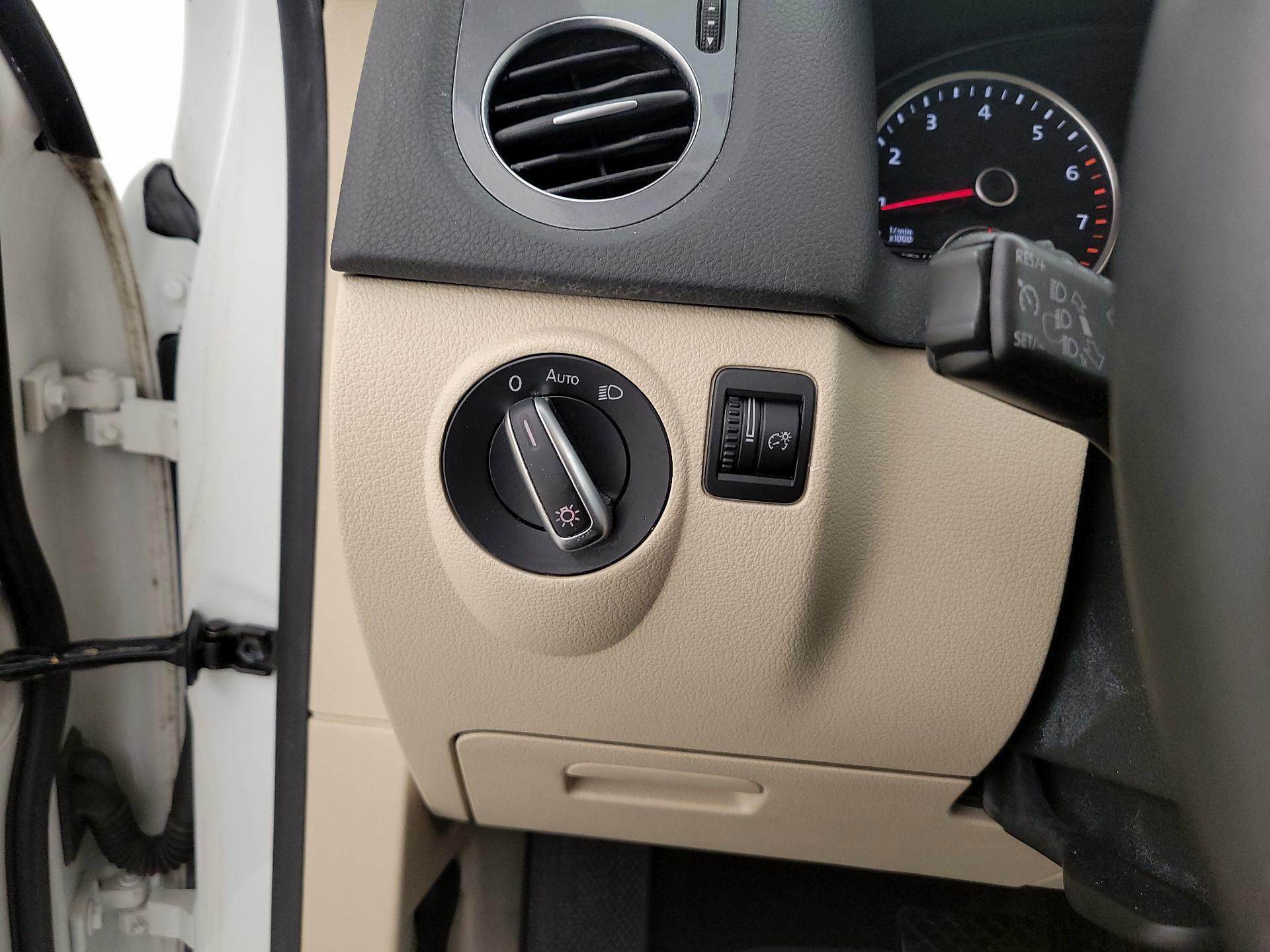 Thumbnail: 2017 Volkswagen Tiguan - 11