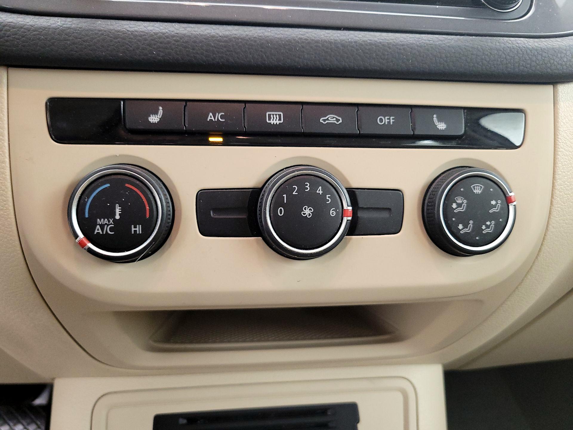 Thumbnail: 2017 Volkswagen Tiguan - 14