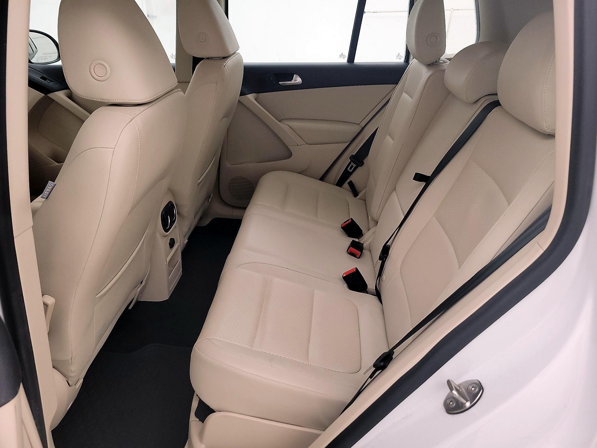 Thumbnail: 2017 Volkswagen Tiguan - 17