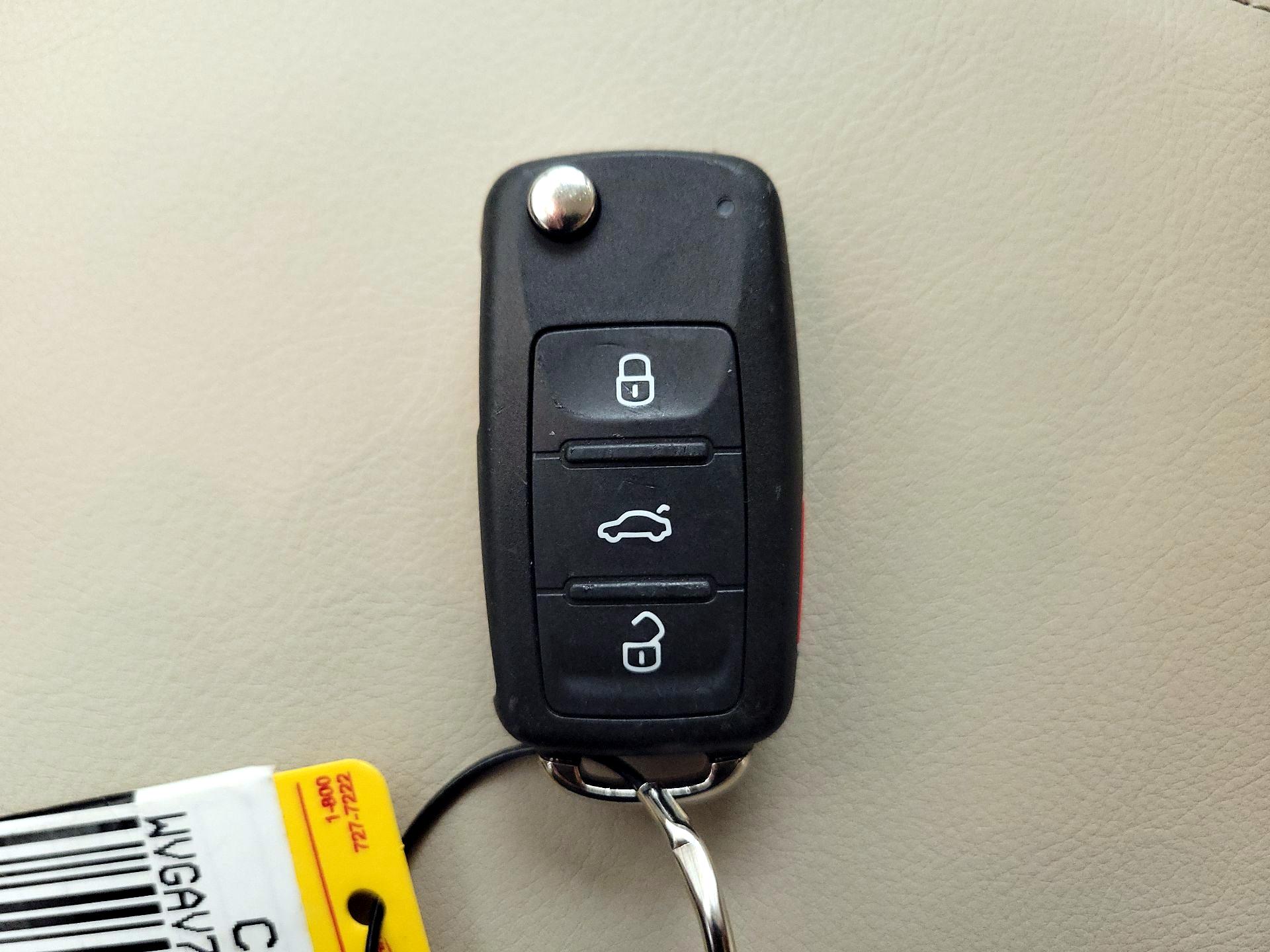 Thumbnail: 2017 Volkswagen Tiguan - 20