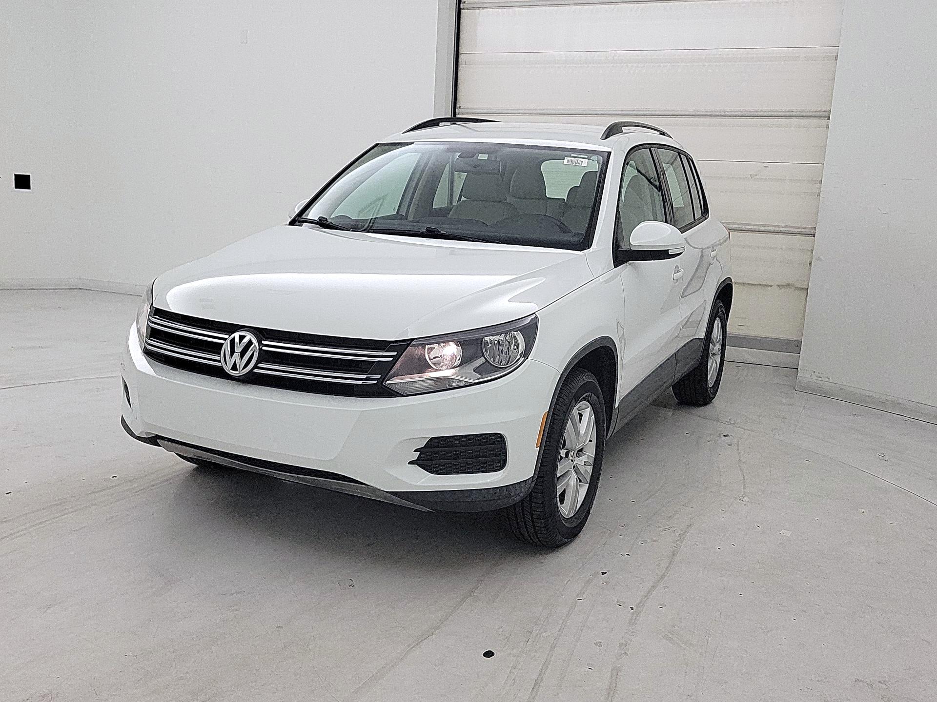 Thumbnail: 2017 Volkswagen Tiguan - 3
