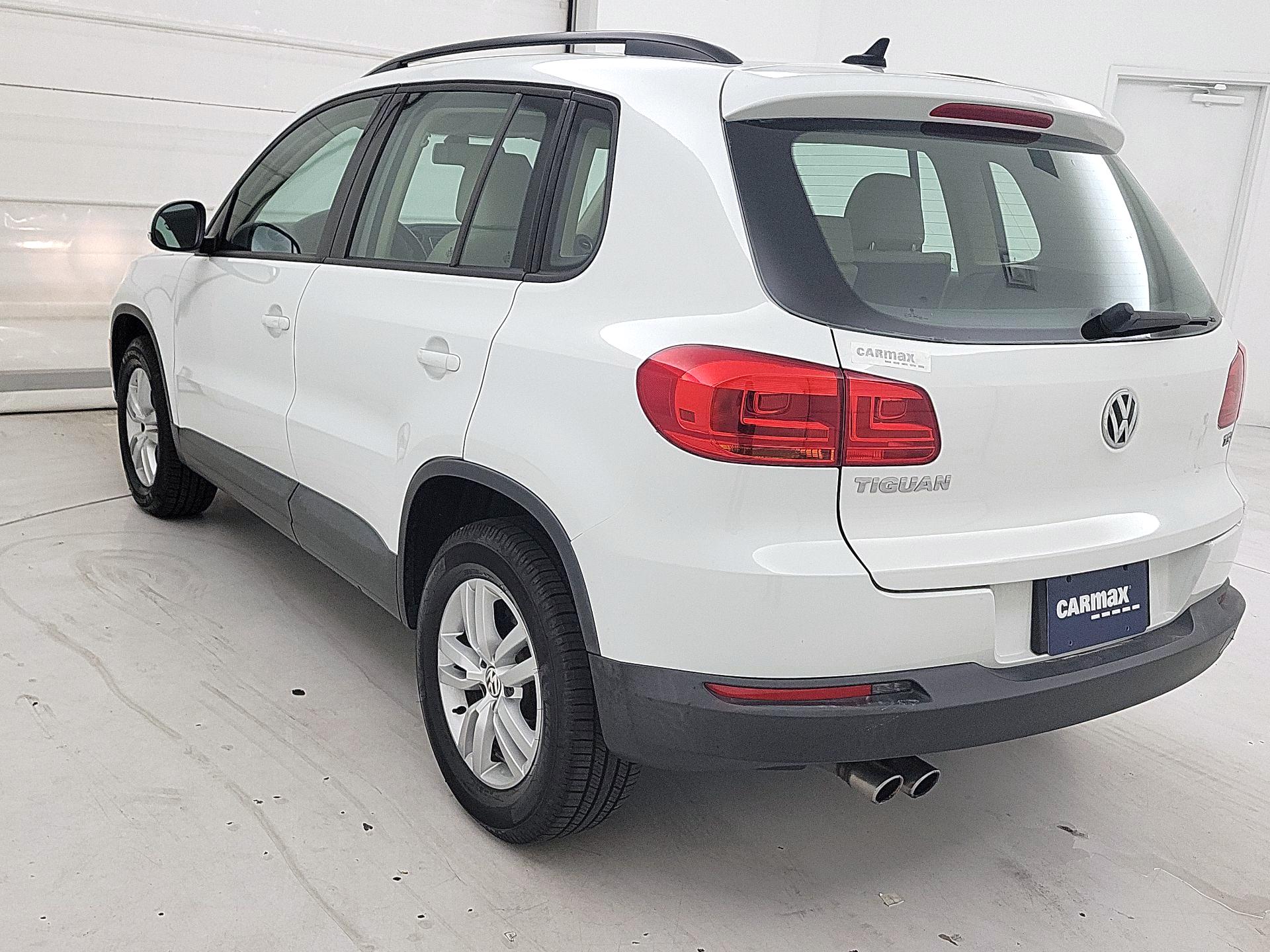 Thumbnail: 2017 Volkswagen Tiguan - 7