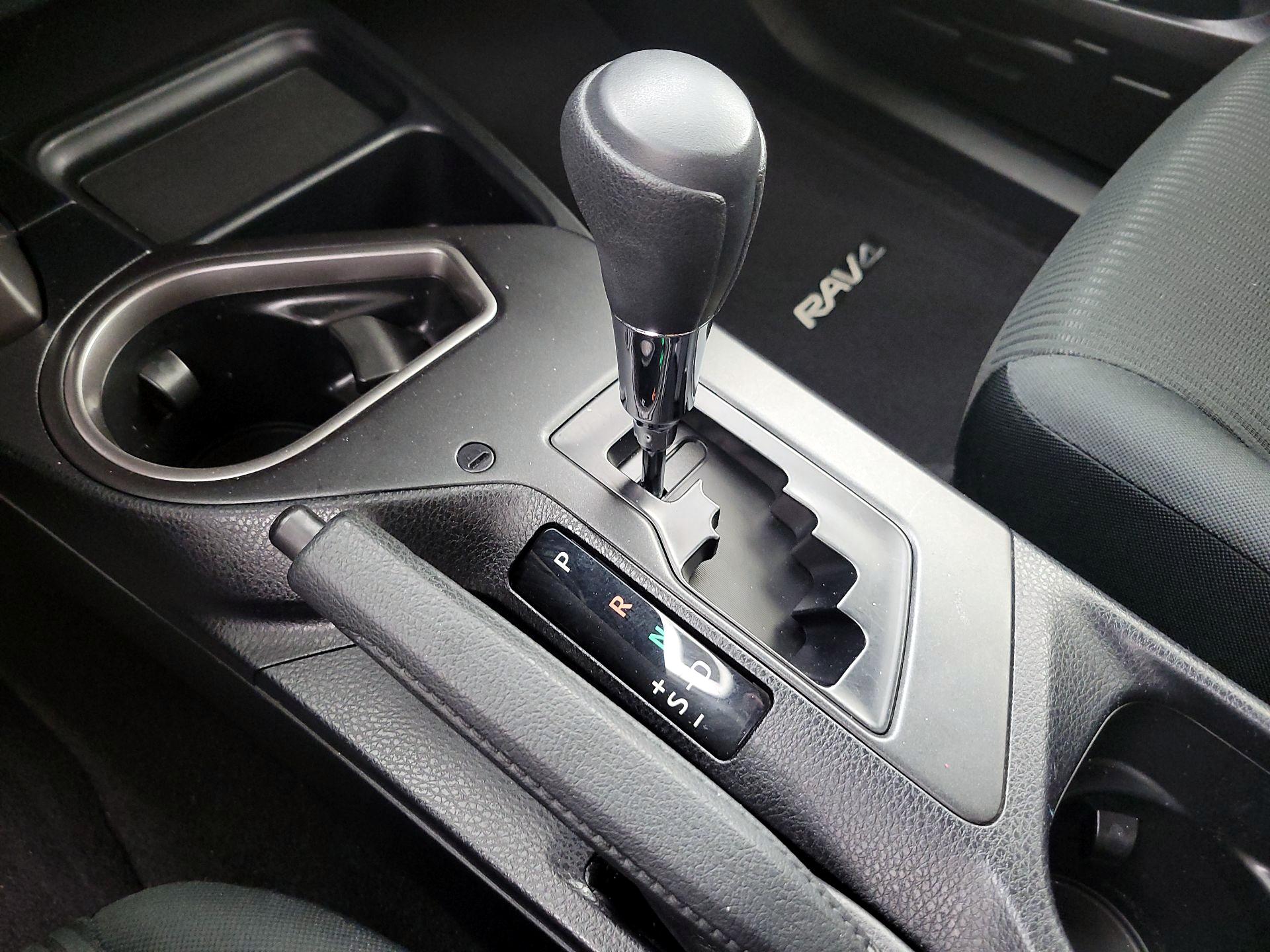 Thumbnail: 2018 Toyota RAV4 - 15