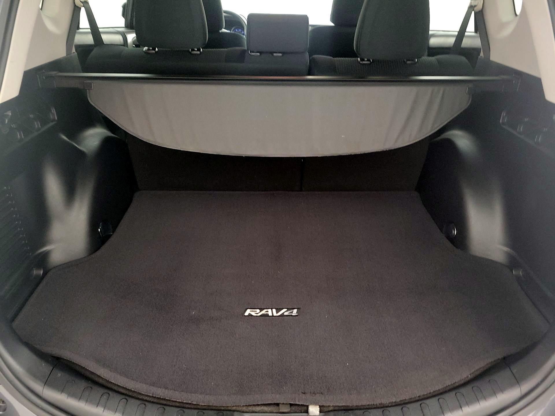 Thumbnail: 2018 Toyota RAV4 - 18