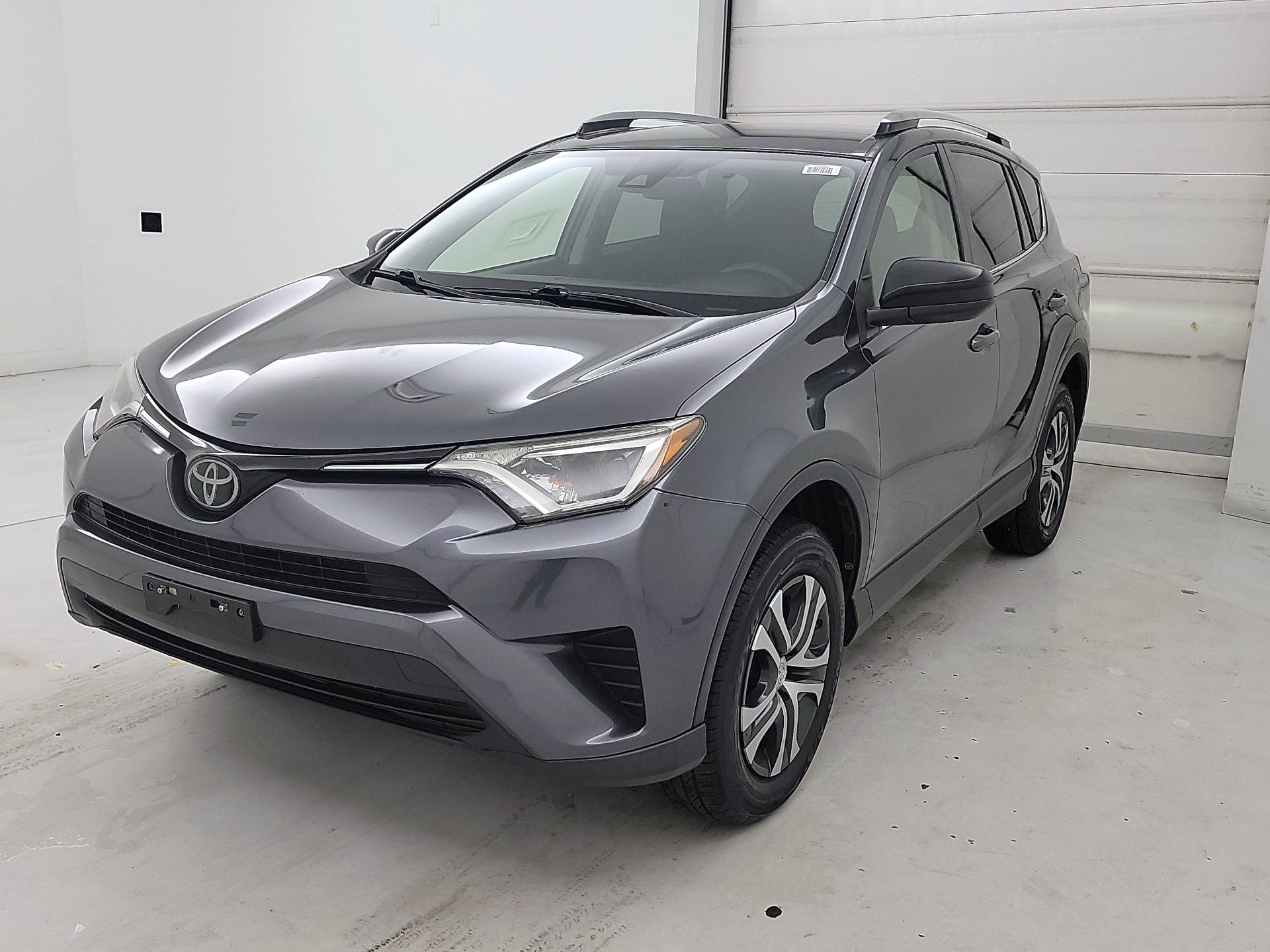 Thumbnail: 2018 Toyota RAV4 - 3