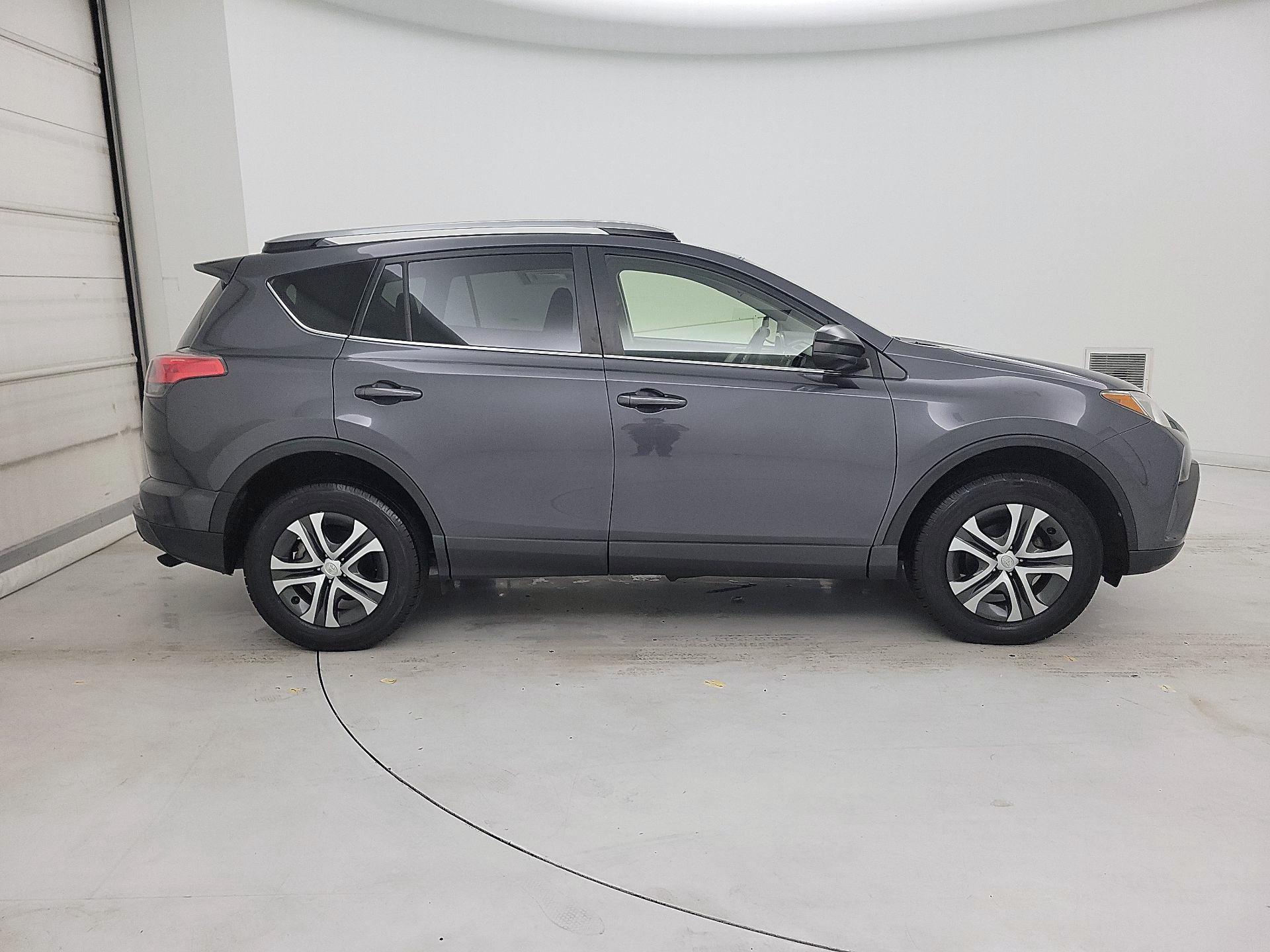 Thumbnail: 2018 Toyota RAV4 - 4