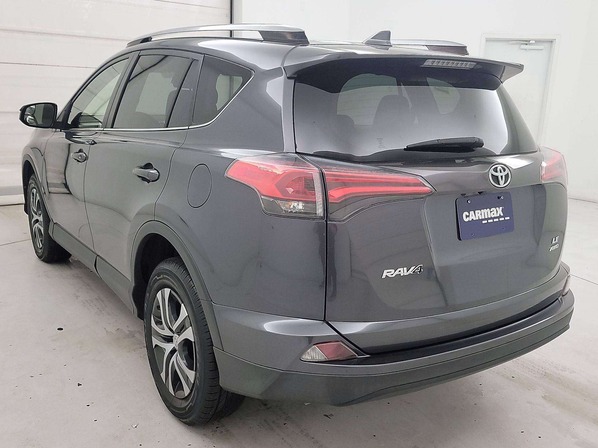 Thumbnail: 2018 Toyota RAV4 - 7