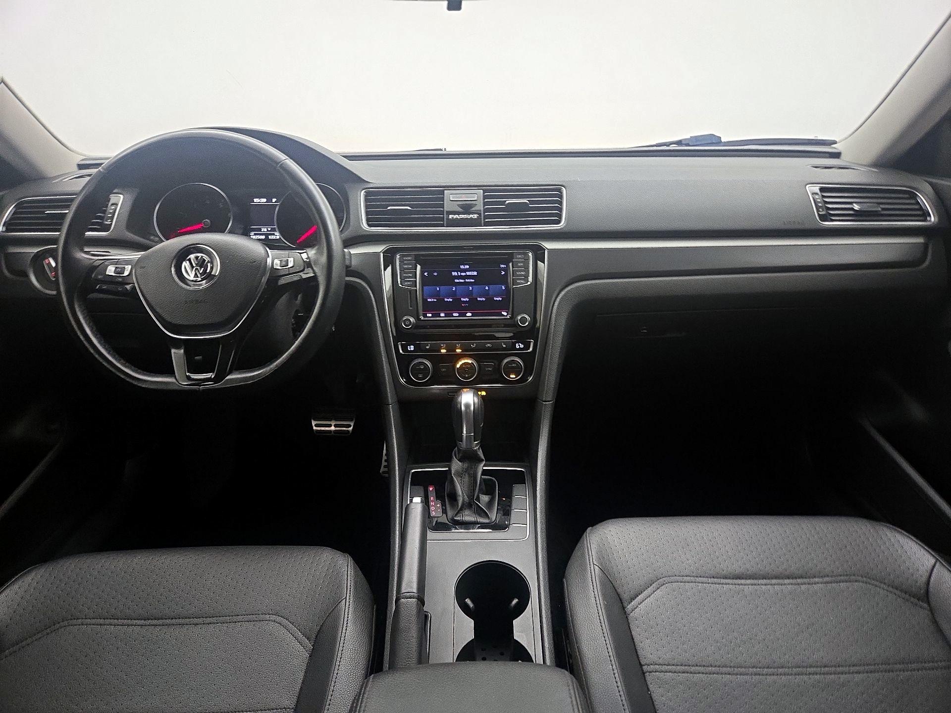 Thumbnail: 2018 Volkswagen Passat - 9