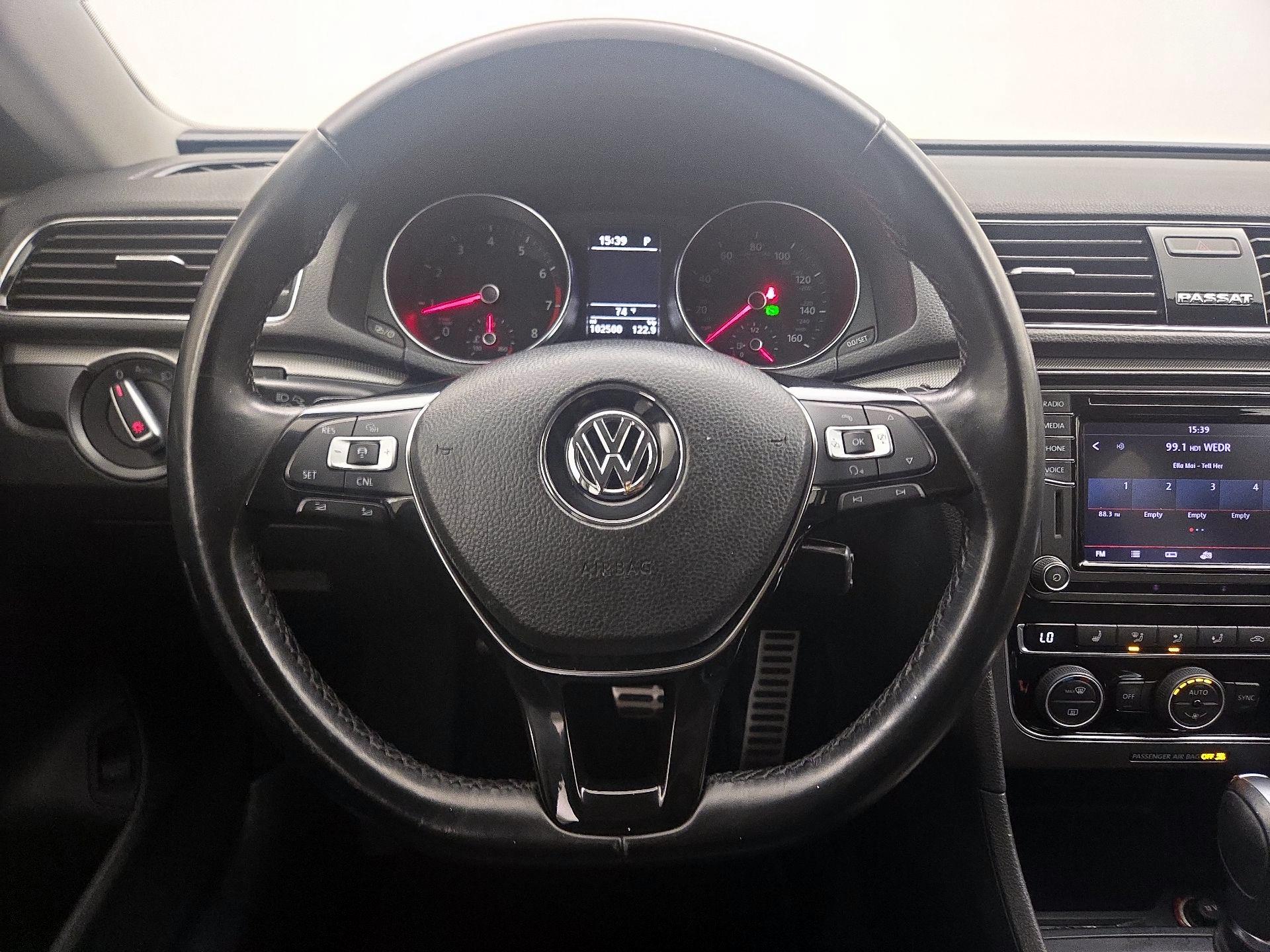 Thumbnail: 2018 Volkswagen Passat - 10