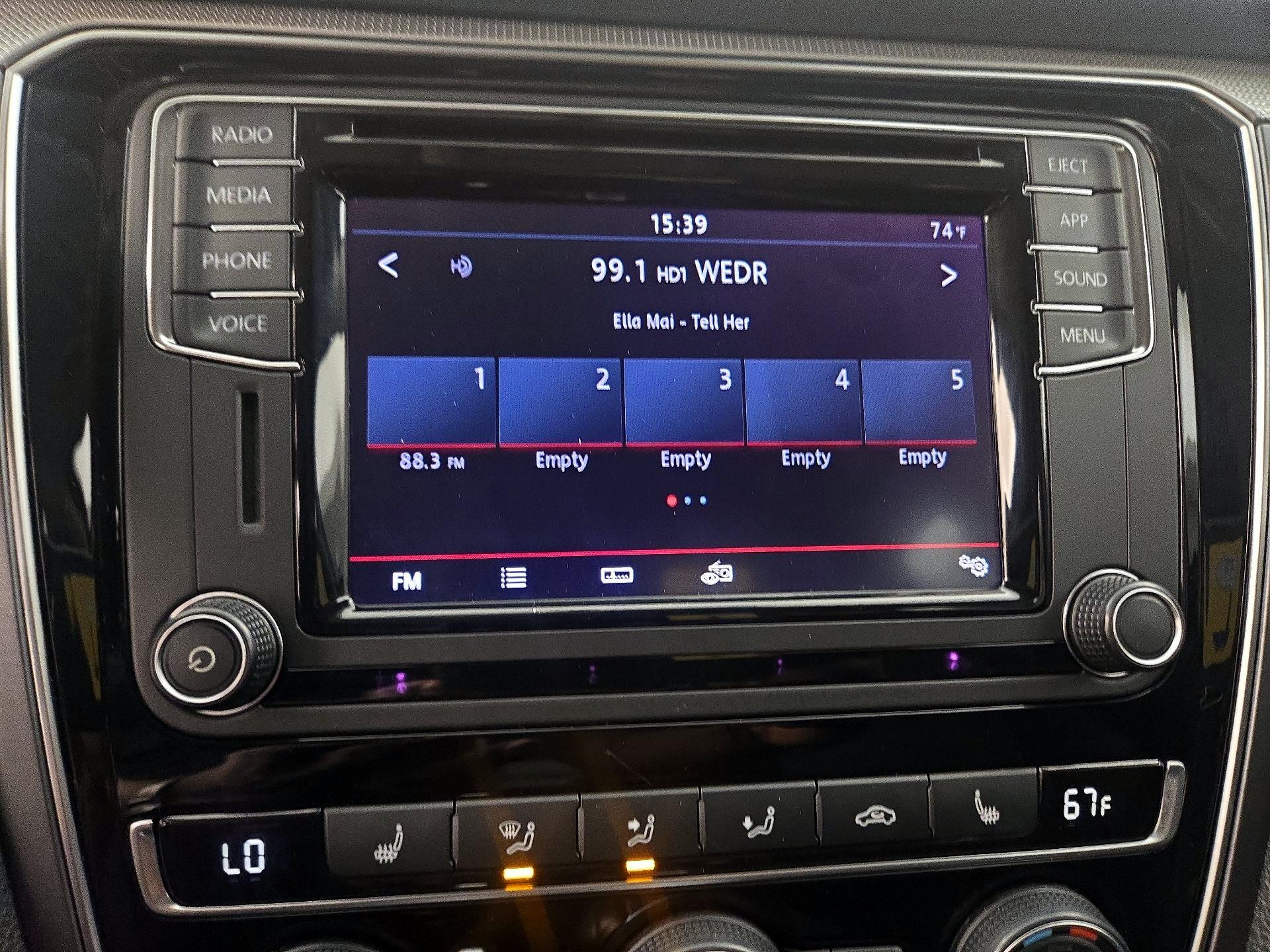 Thumbnail: 2018 Volkswagen Passat - 15