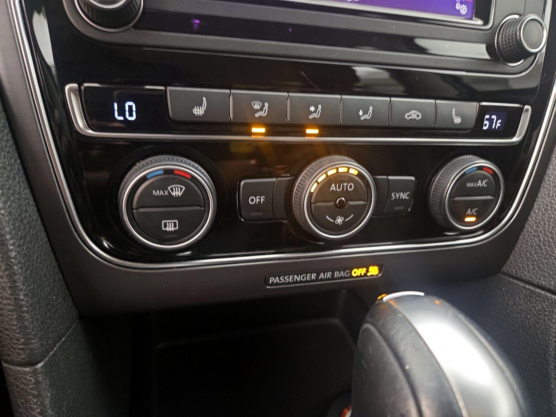 Thumbnail: 2018 Volkswagen Passat - 16