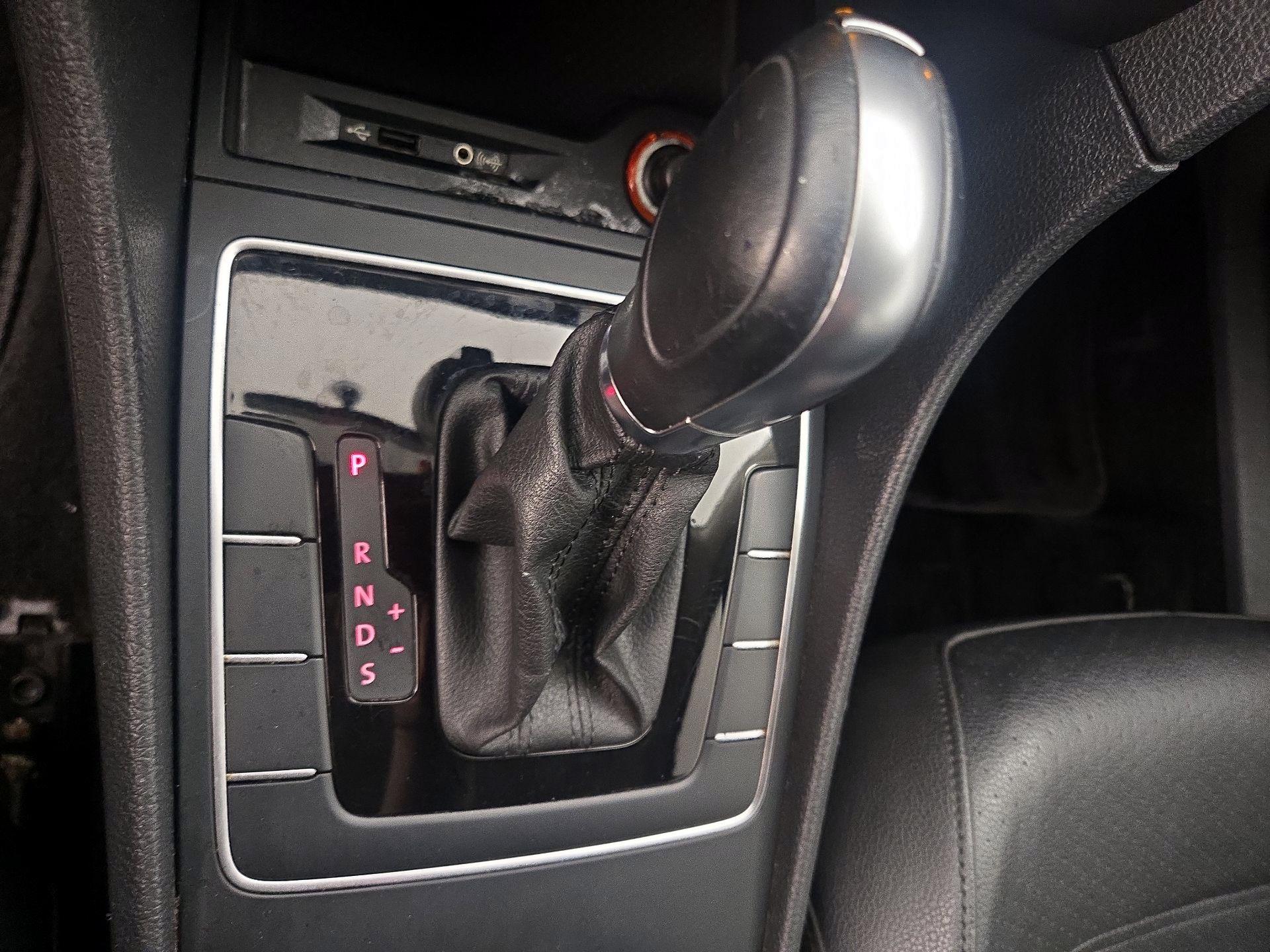 Thumbnail: 2018 Volkswagen Passat - 17