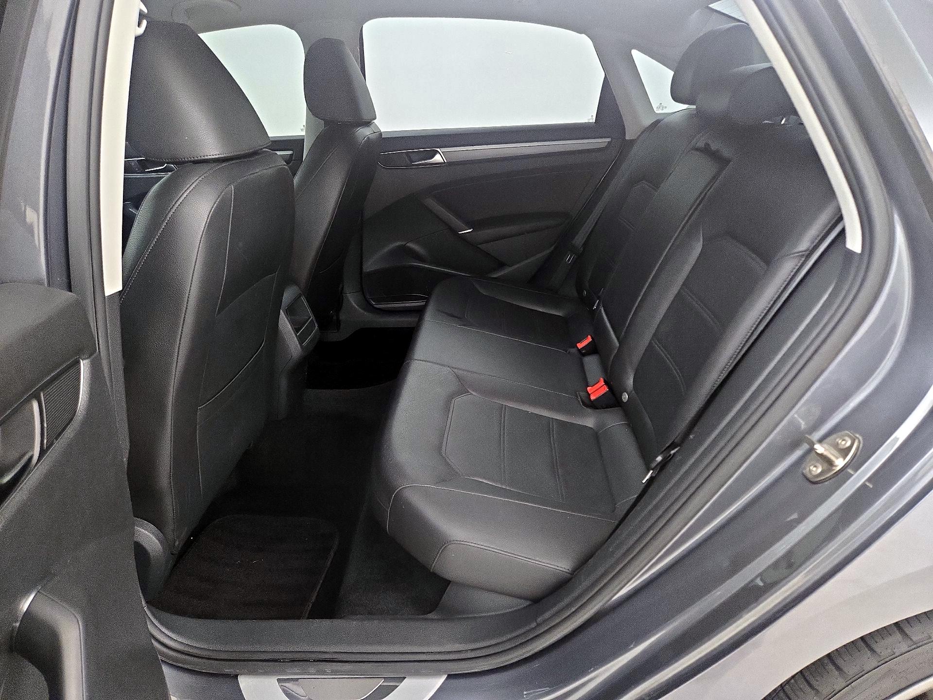 Thumbnail: 2018 Volkswagen Passat - 19