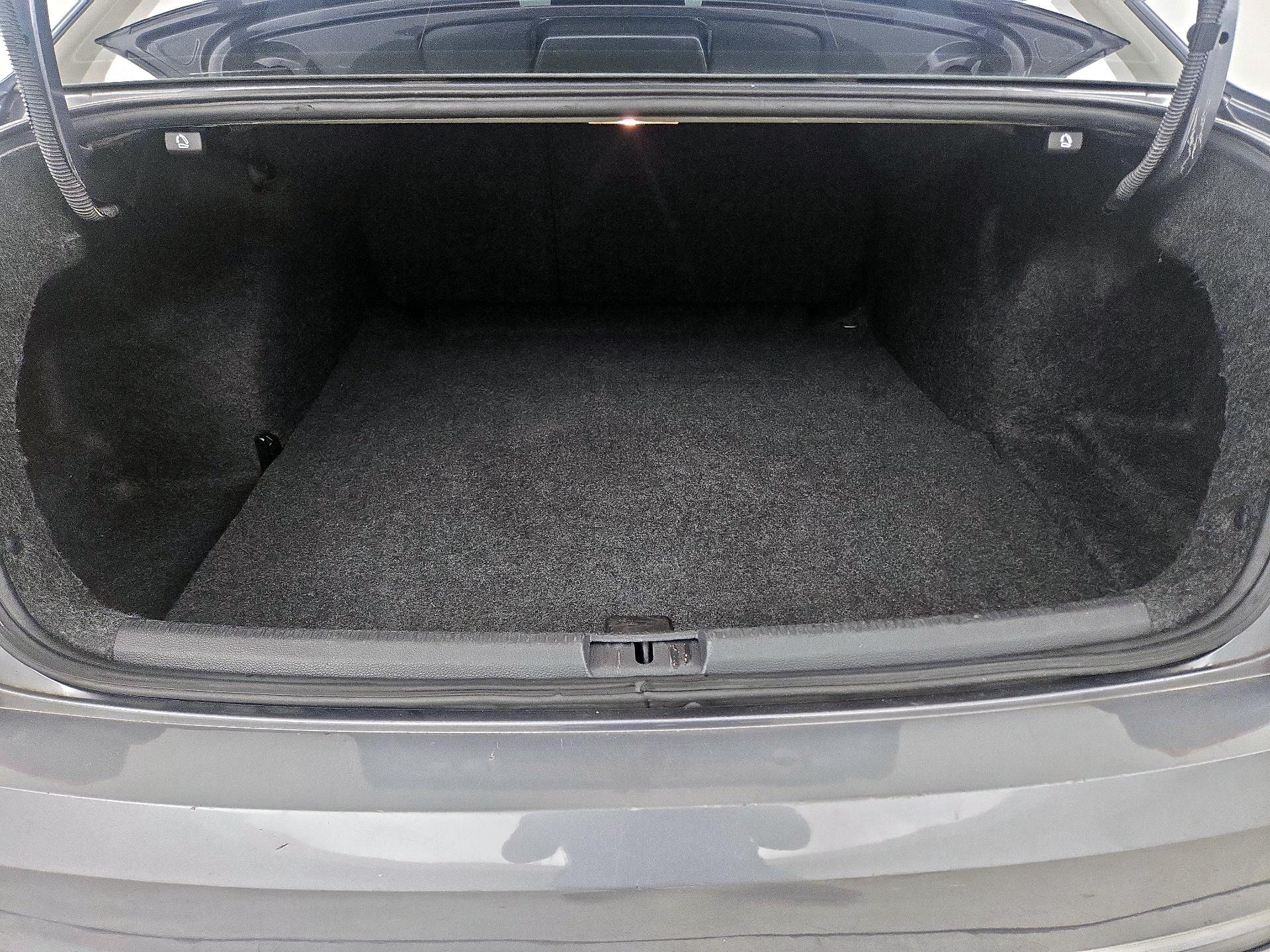 Thumbnail: 2018 Volkswagen Passat - 20