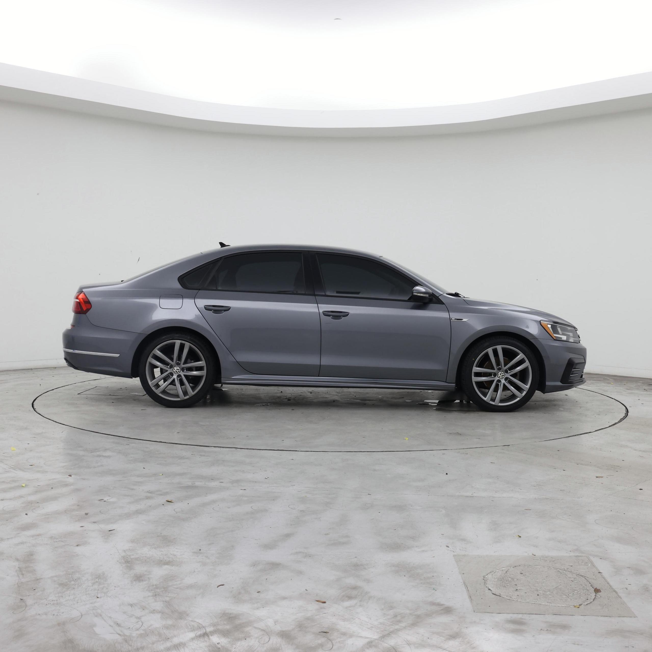 Thumbnail: 2018 Volkswagen Passat - 7