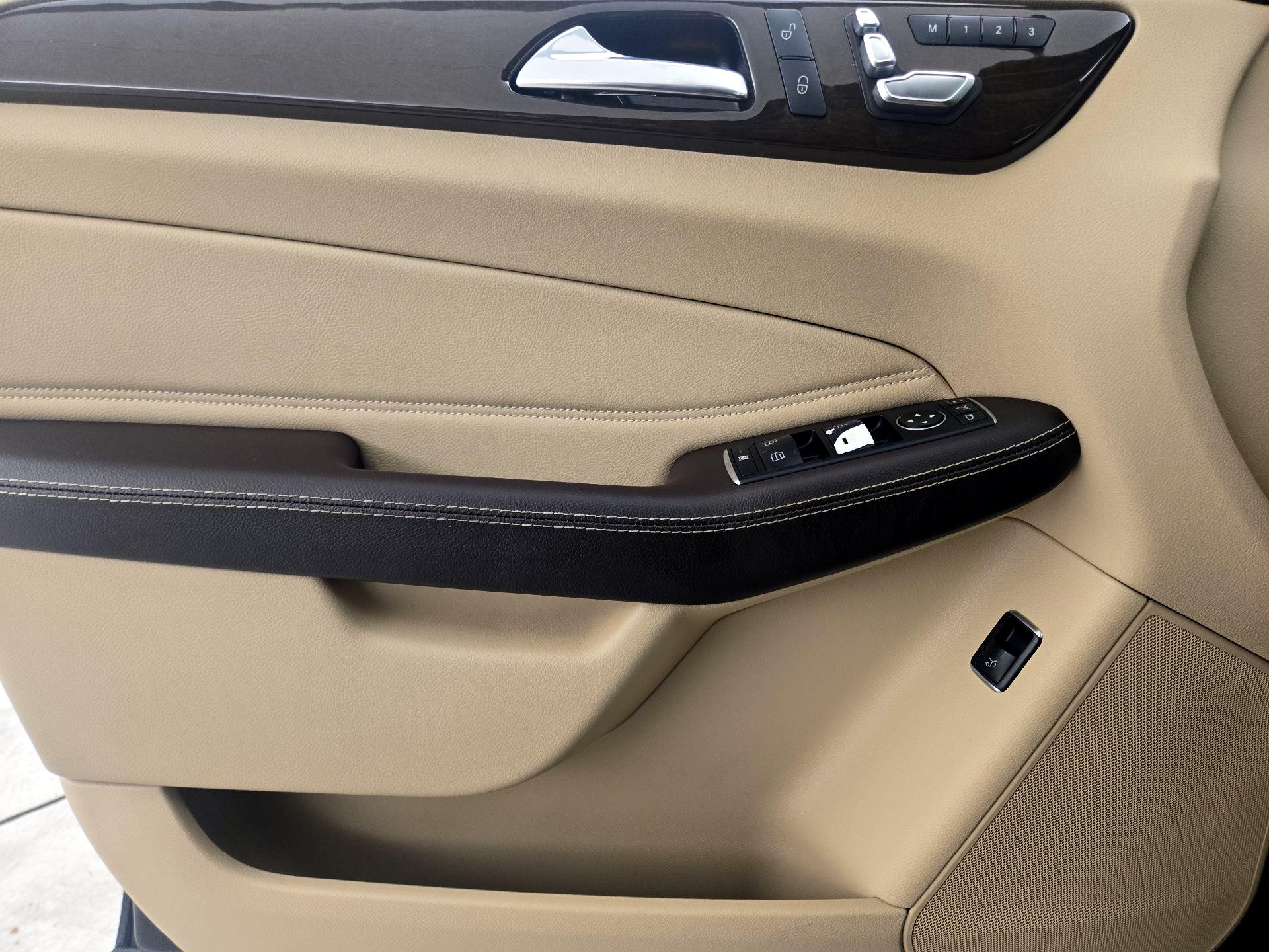 Thumbnail: 2016 Mercedes-Benz GLE - 12