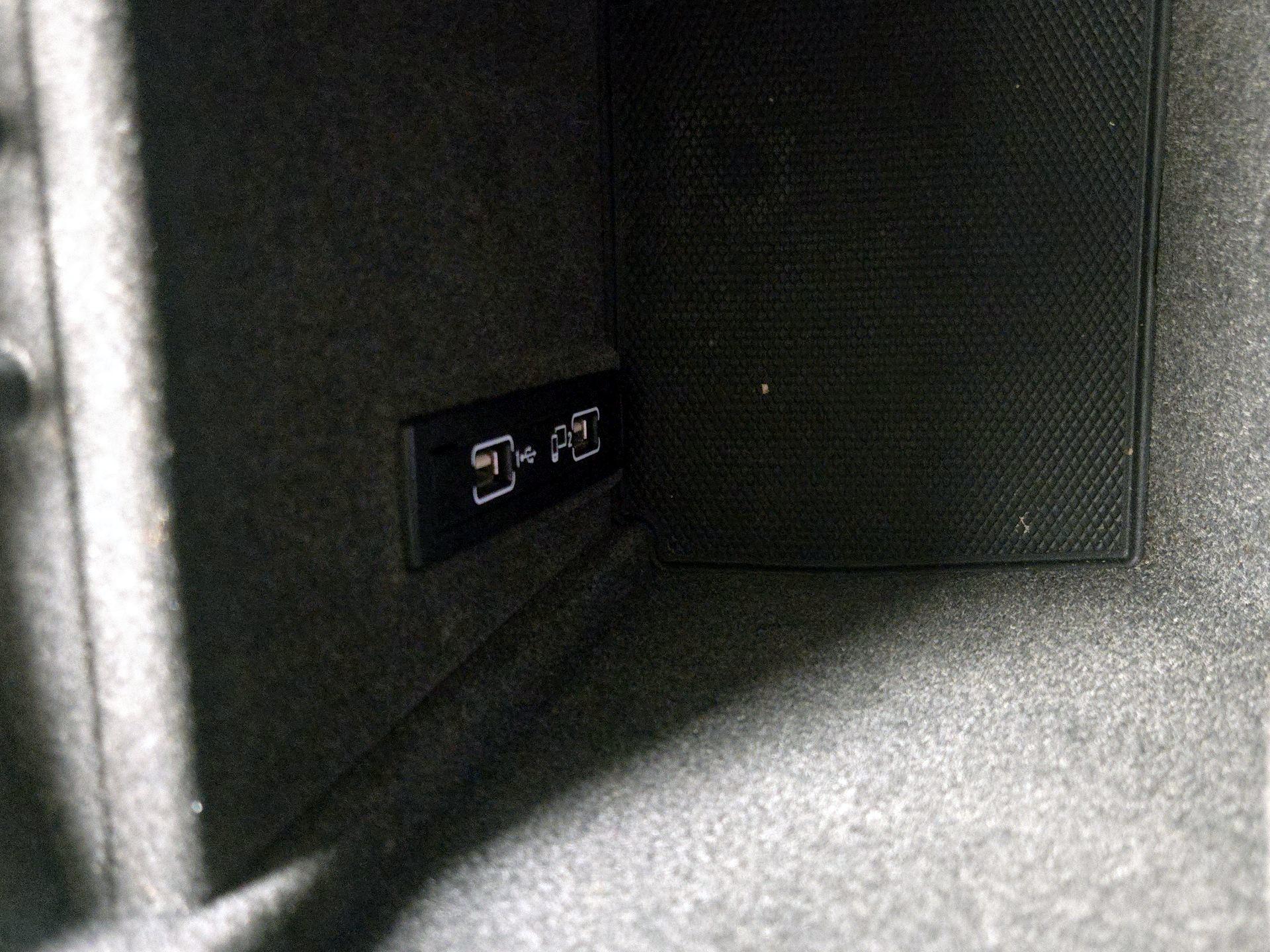 Thumbnail: 2016 Mercedes-Benz GLE - 19