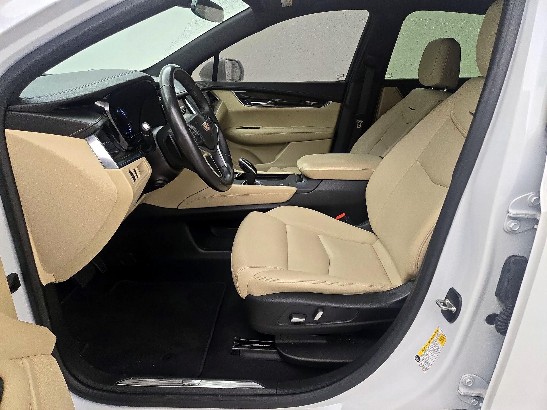 Thumbnail: 2017 Cadillac XT5 - 11