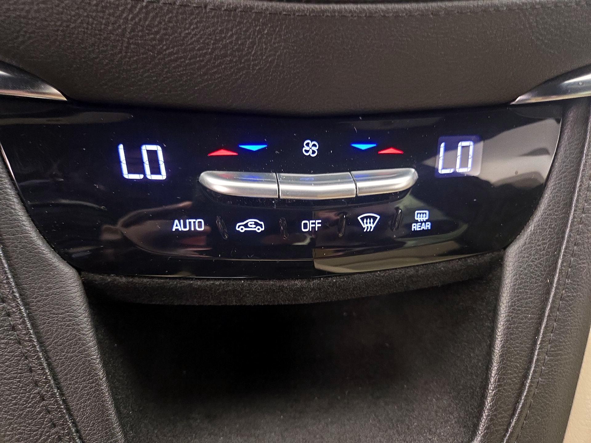 Thumbnail: 2017 Cadillac XT5 - 16