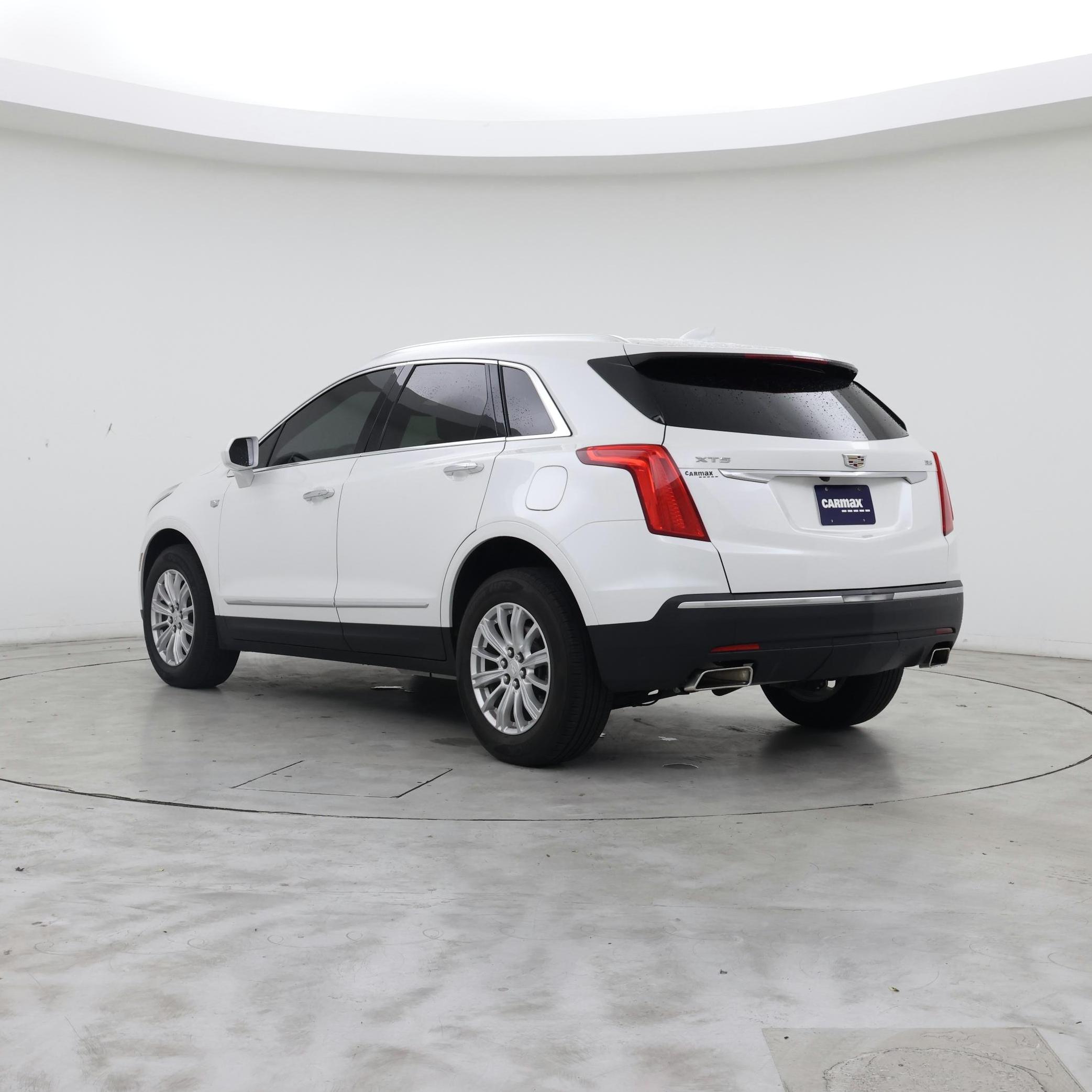 Thumbnail: 2017 Cadillac XT5 - 2