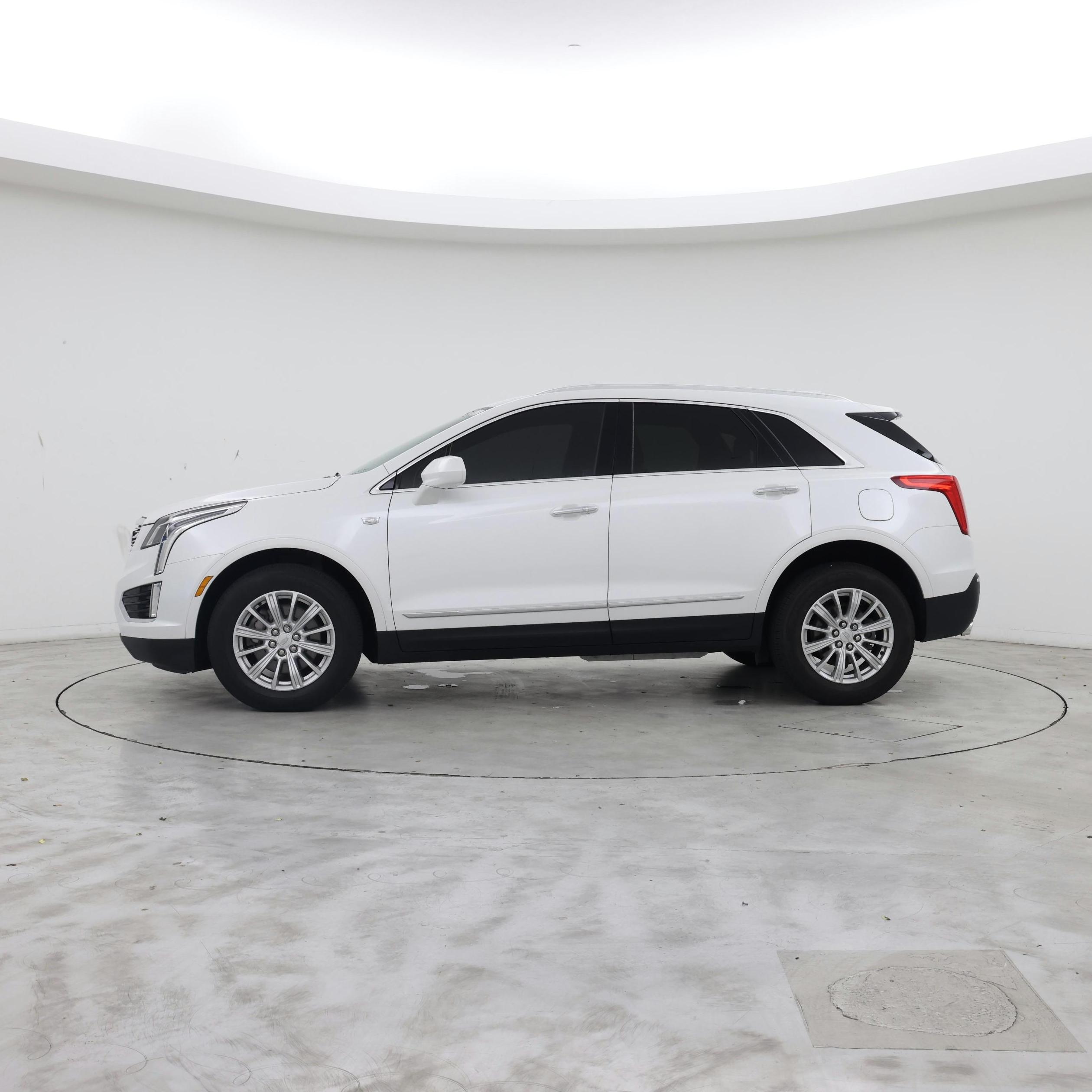 Thumbnail: 2017 Cadillac XT5 - 3