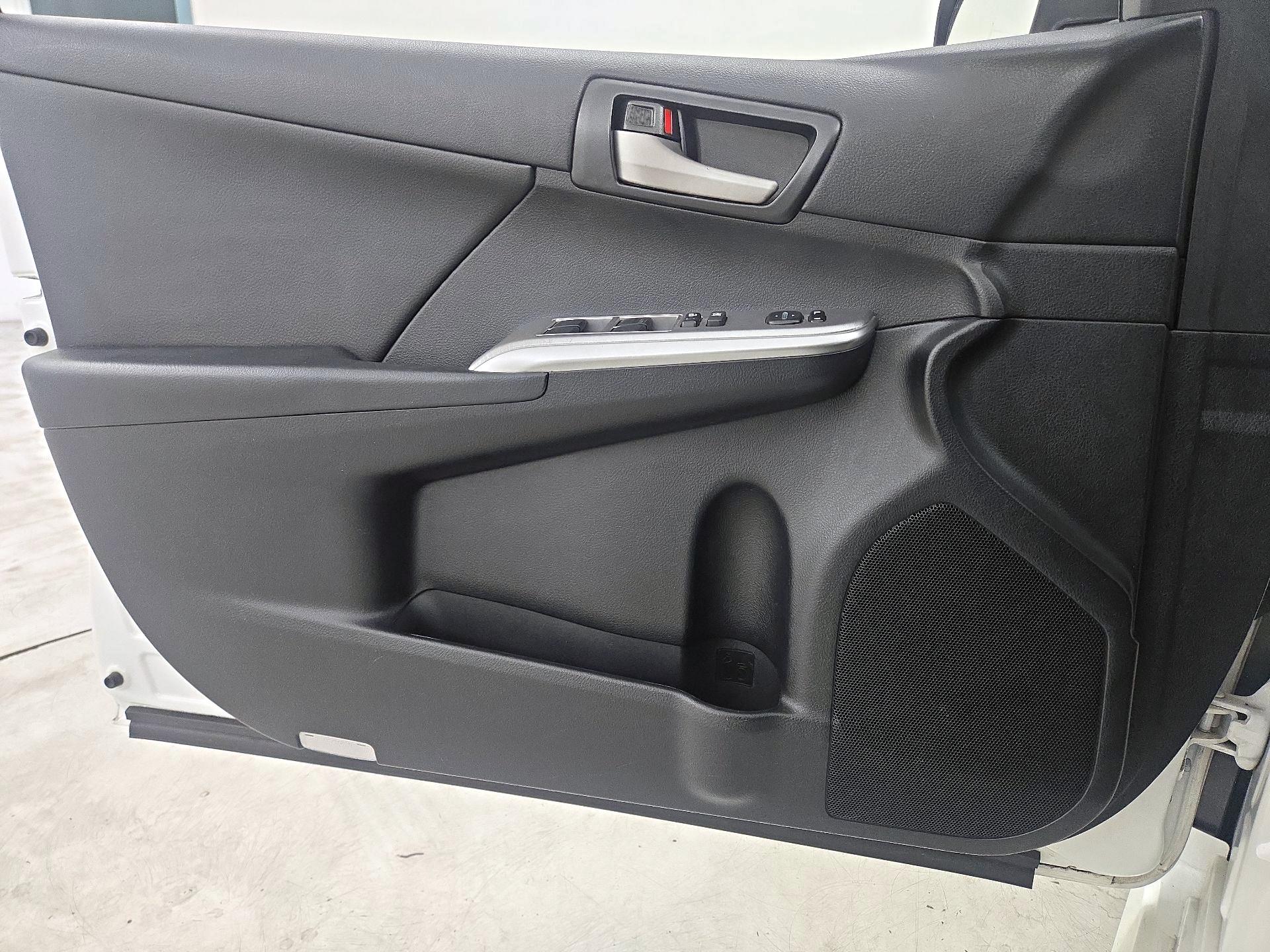 Thumbnail: 2014 Toyota Camry - 12