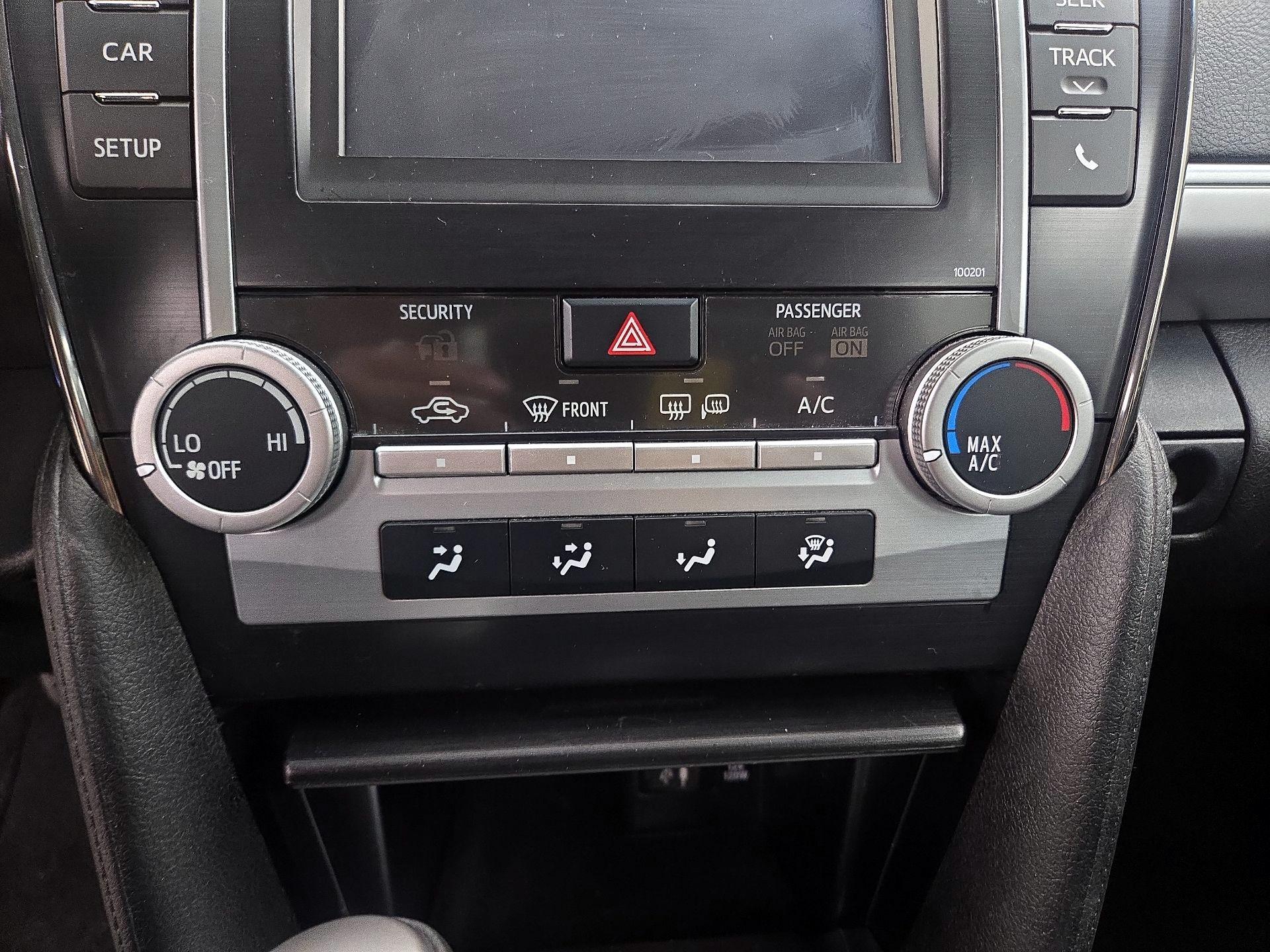 Thumbnail: 2014 Toyota Camry - 16