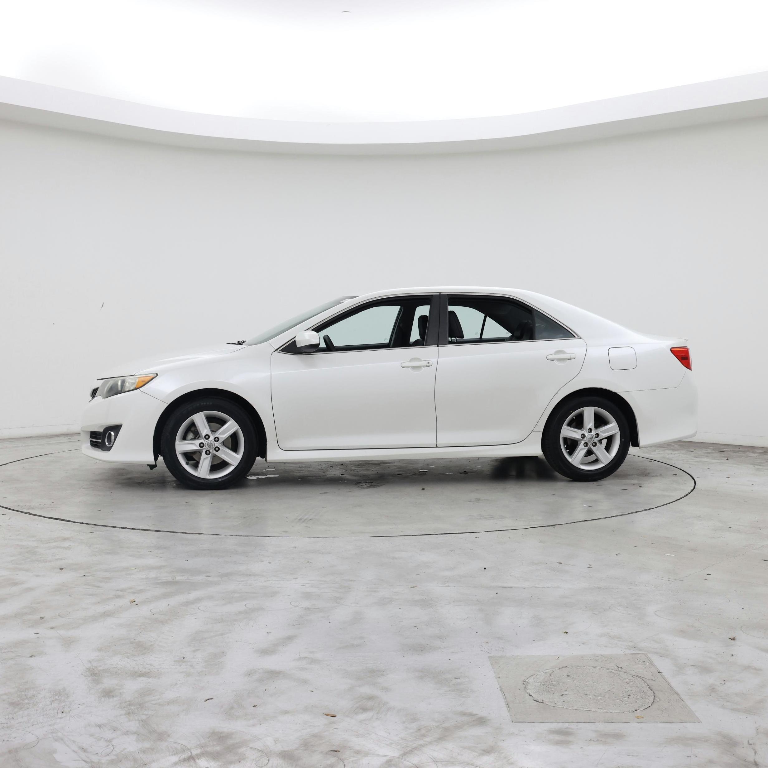 Thumbnail: 2014 Toyota Camry - 3