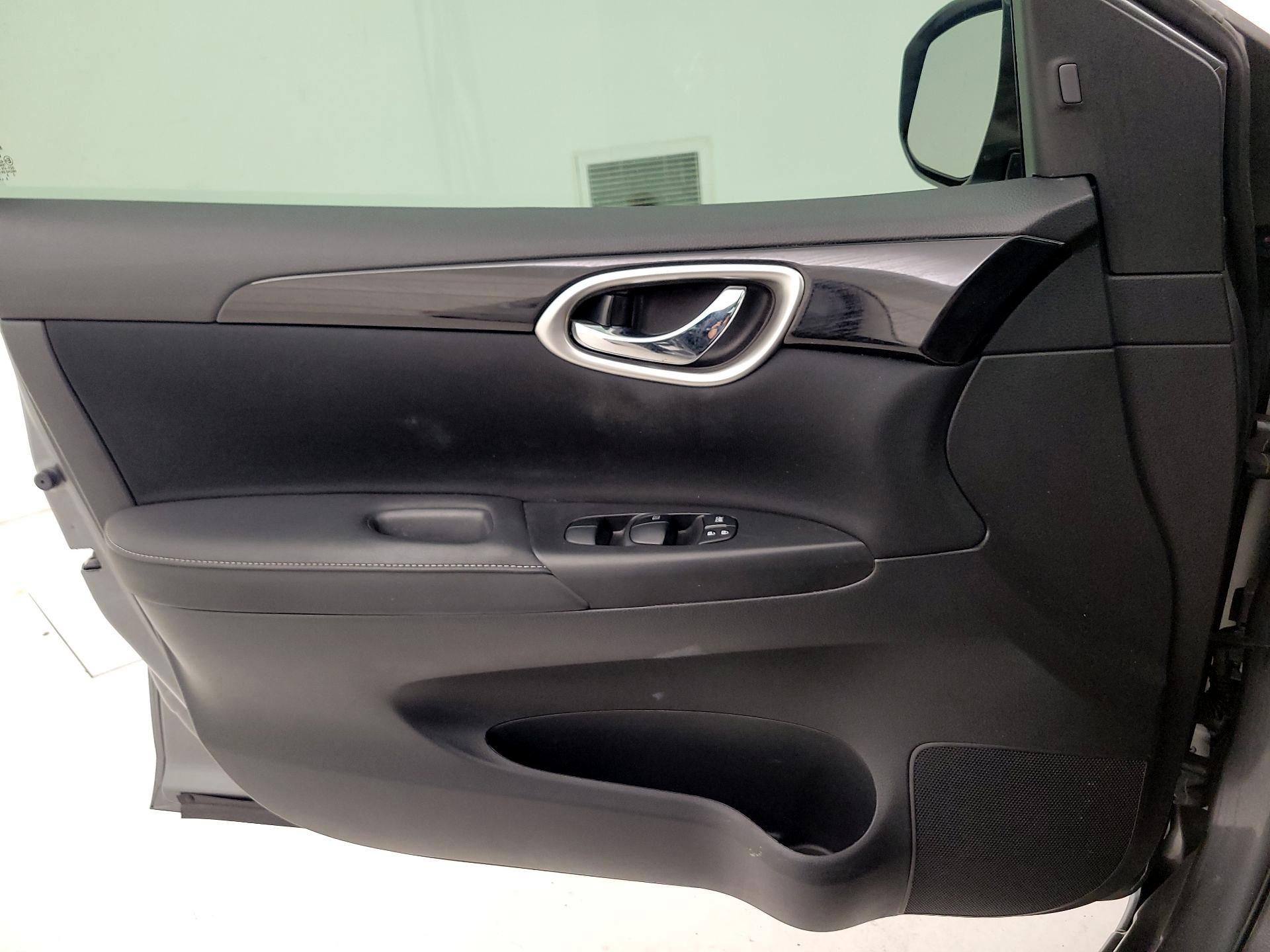 Thumbnail: 2019 Nissan Sentra - 10