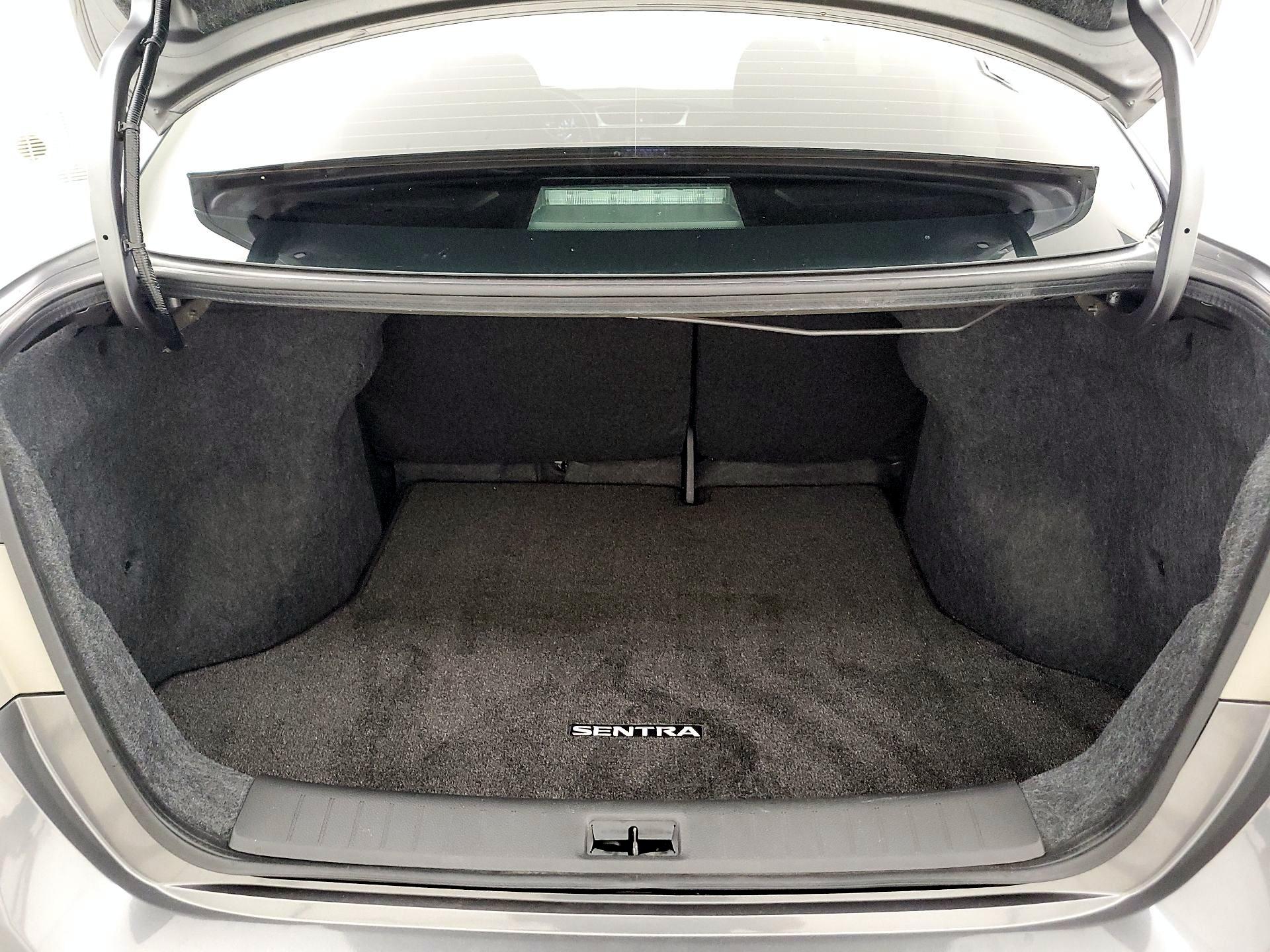 Thumbnail: 2019 Nissan Sentra - 19